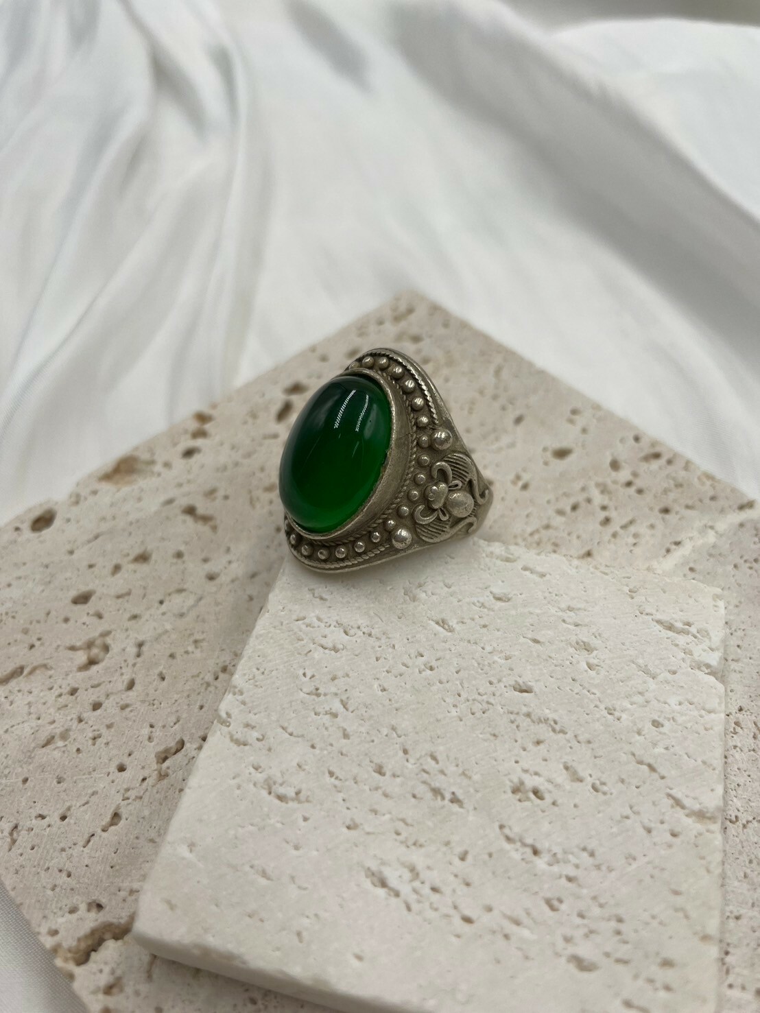 No.4藏銀浮雕鑲嵌綠色玉髓戒指戒圍2cm
