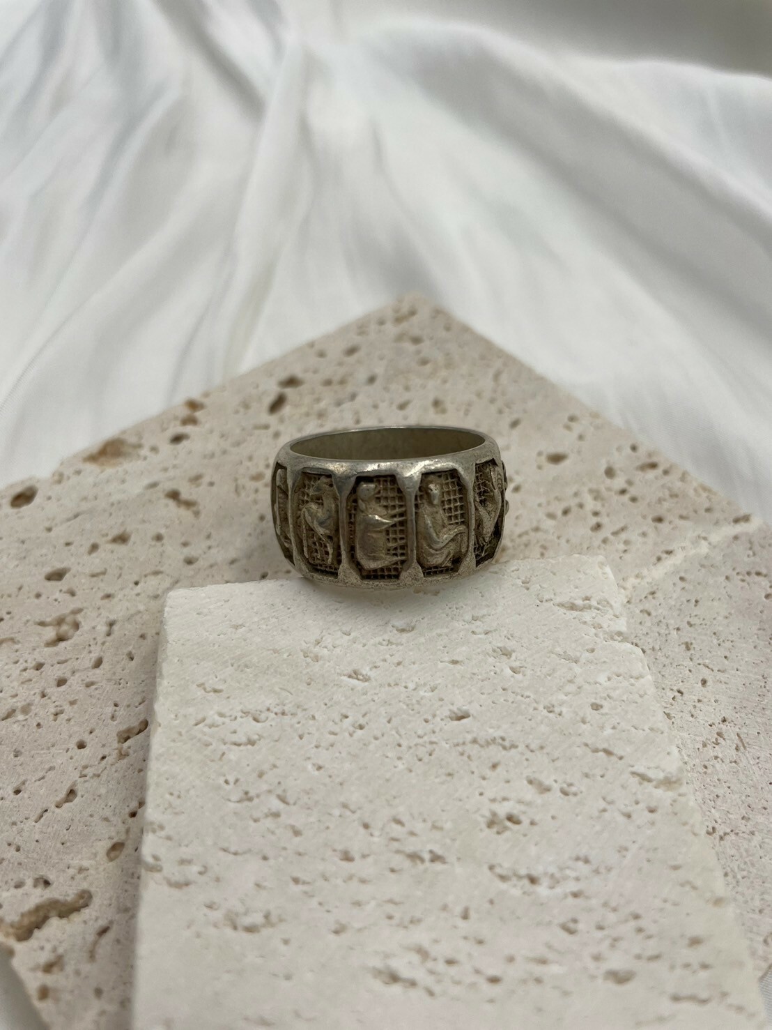 No.8藏銀浮雕十二生肖扳指內徑2.2cm寬1.5cm