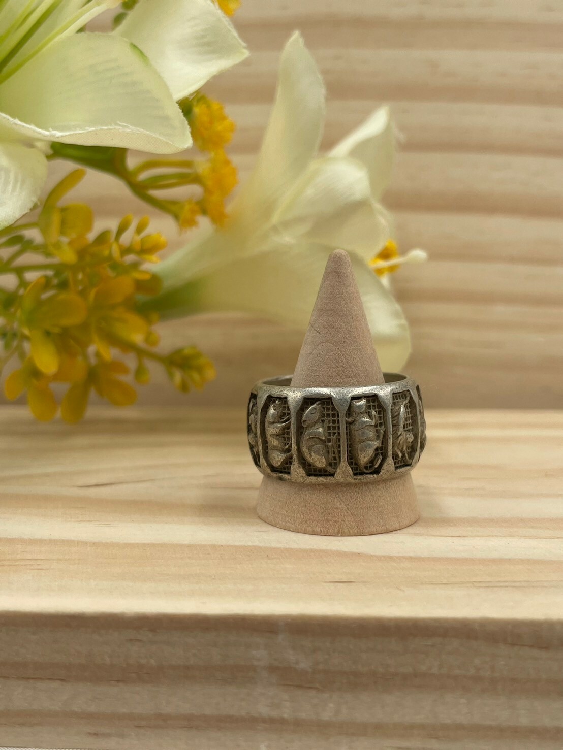 No.8藏銀浮雕十二生肖扳指內徑2.2cm寬1.5cm