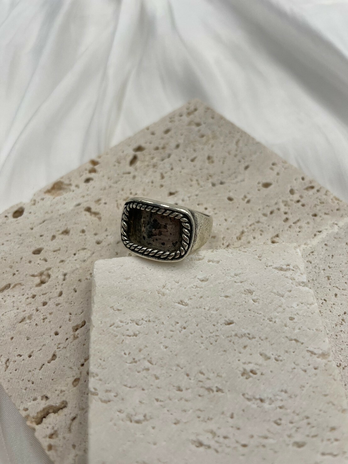 No.10手工藏銀圓角四邊形扭紋邊戒指