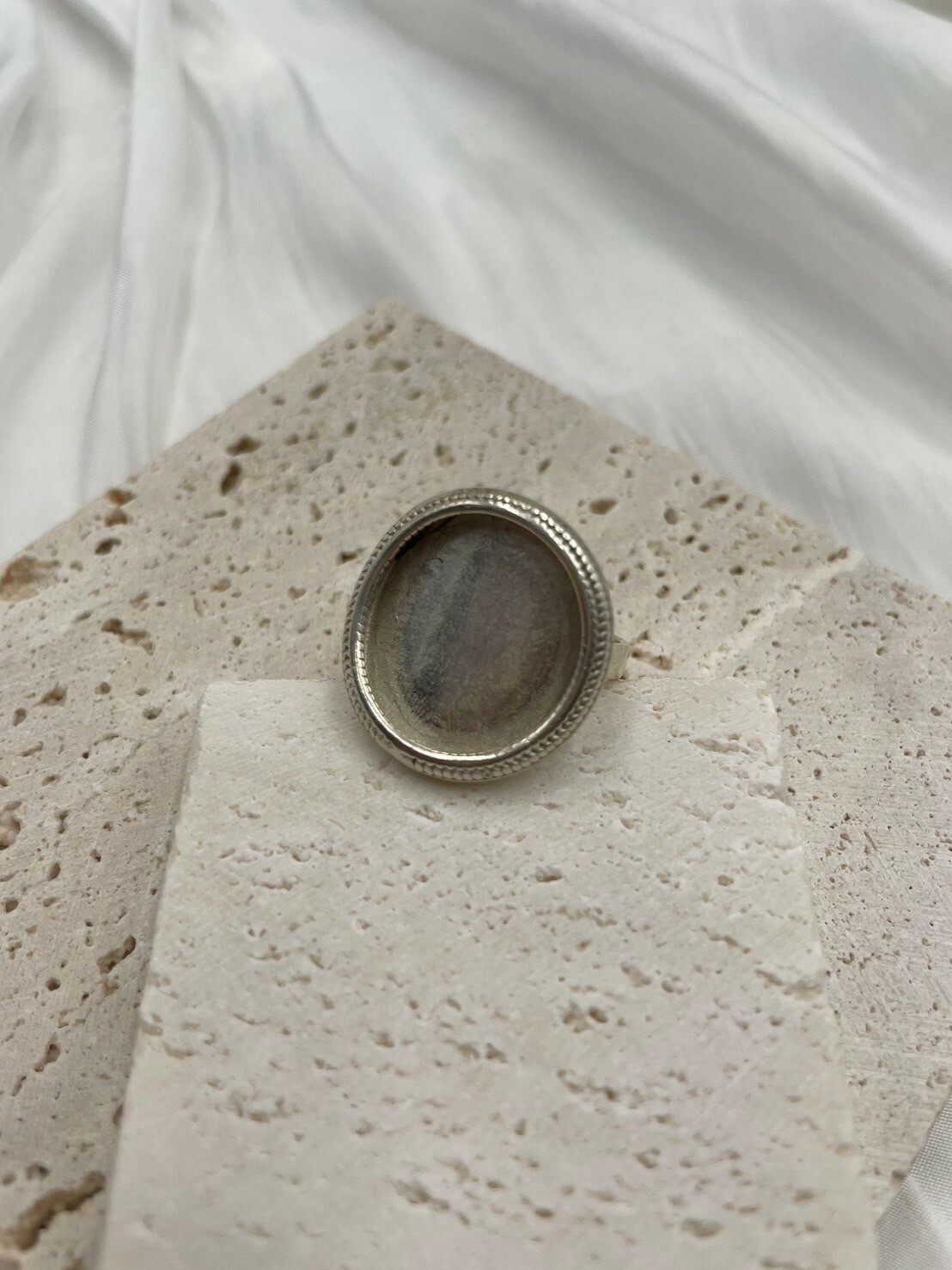 No.24手工藏銀圓形扭紋邊戒指