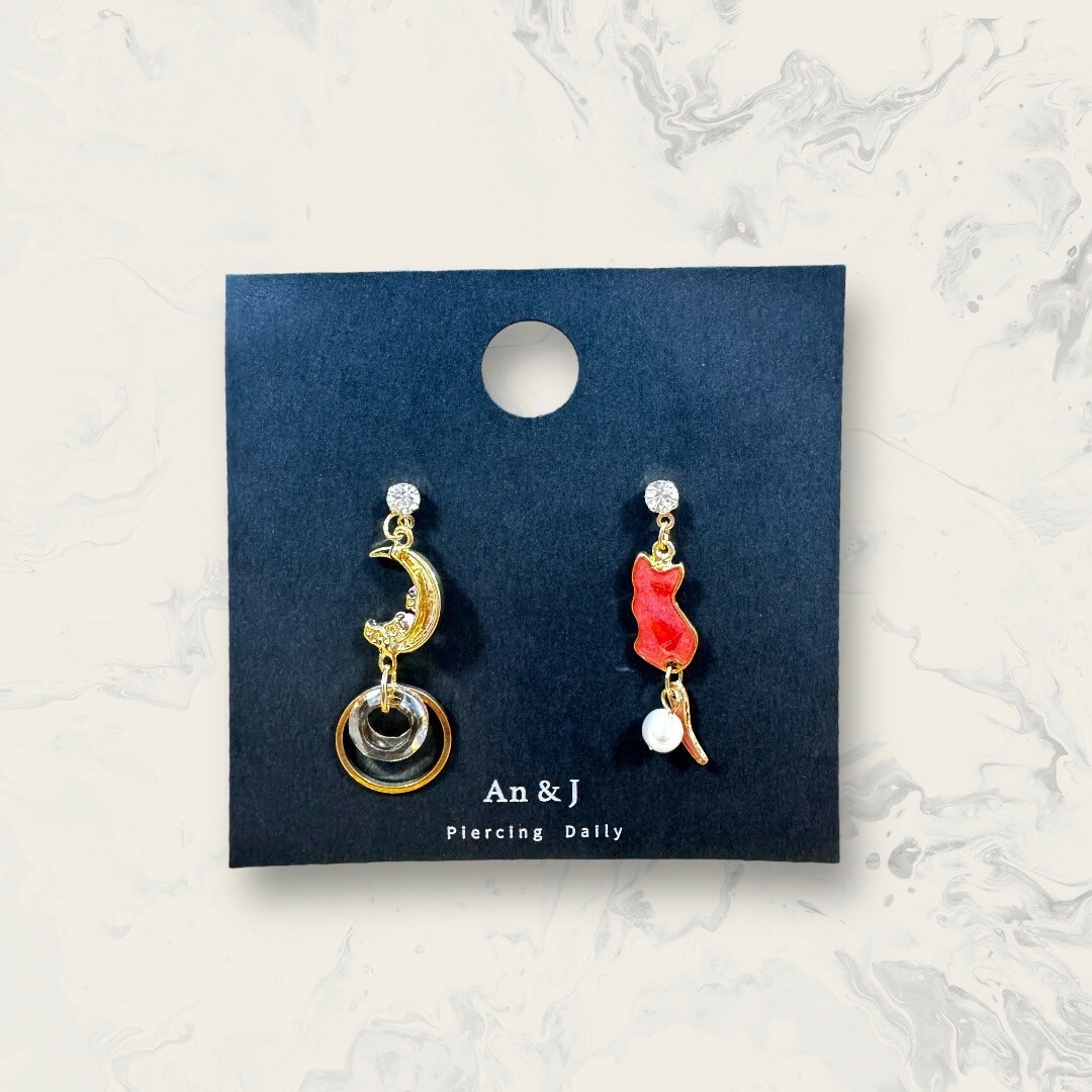 韓國直送-鋼針 不對稱 白鋯吊金邊小貓吊珍珠+金月亮吊炫彩圈圈+吊金圈