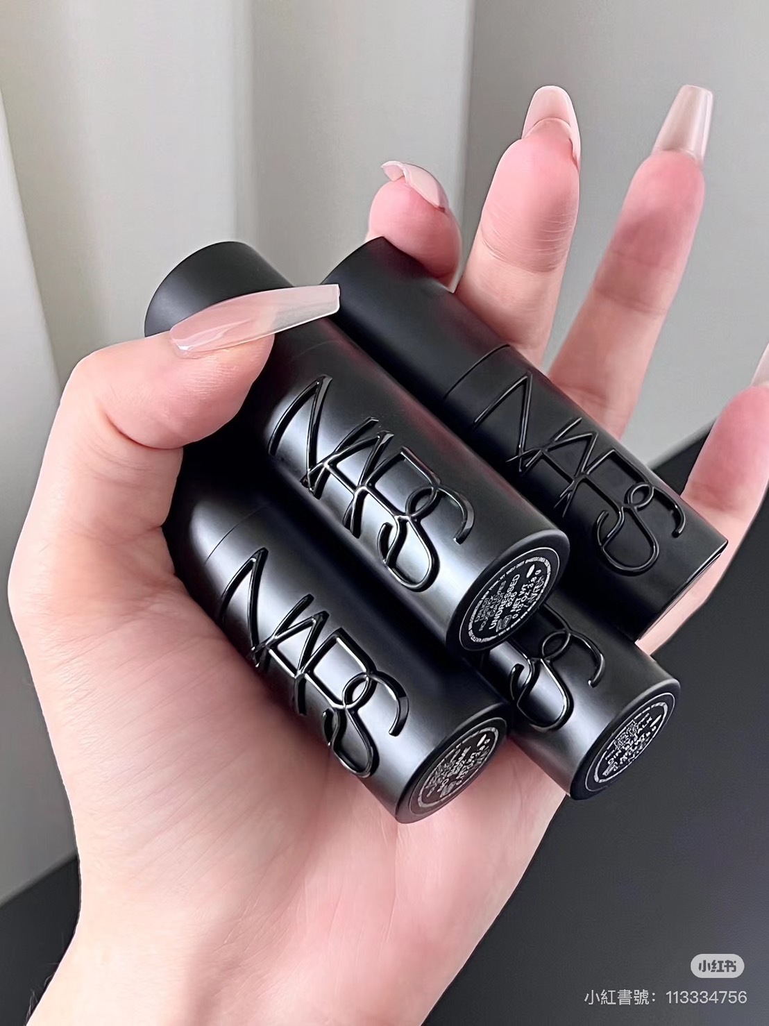 NARS 奢慾緞光唇膏