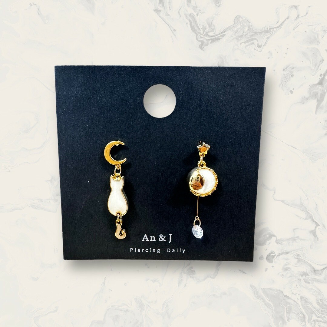 韓國直送-鋼針 不對稱 金彎月吊白貓咪+星星吊金框白晶彎月吊直線裸鋯 鍍14K