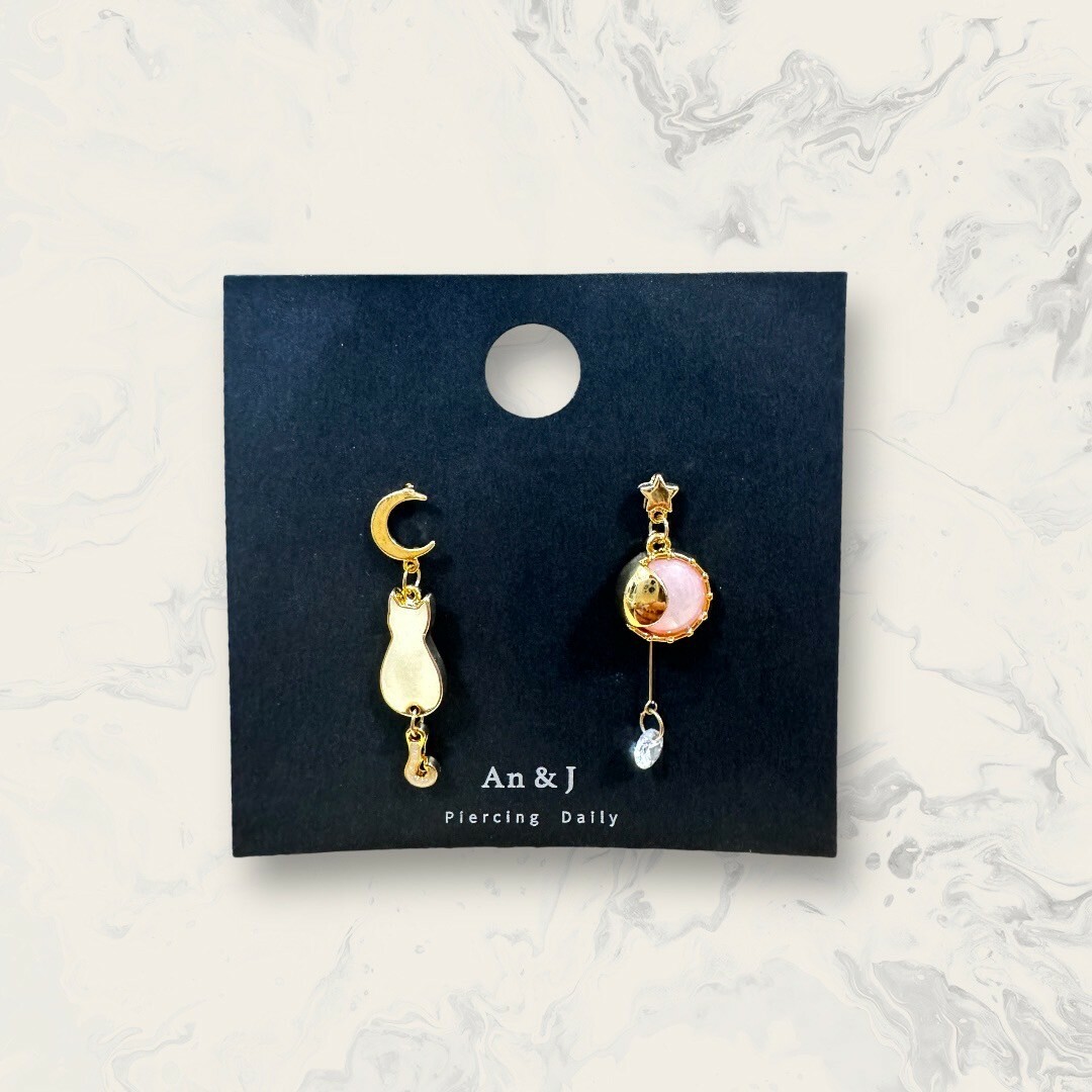 韓國直送-鋼針 不對稱 金彎月吊白貓咪+星星吊金框白晶彎月吊直線裸鋯 鍍14K