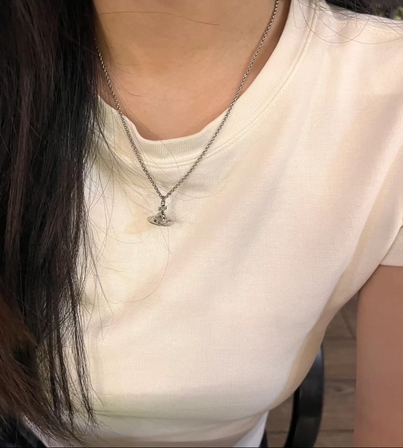 VIVIENNE WESTWOOD ORB 小號湖水綠土星吊墜項鍊女款