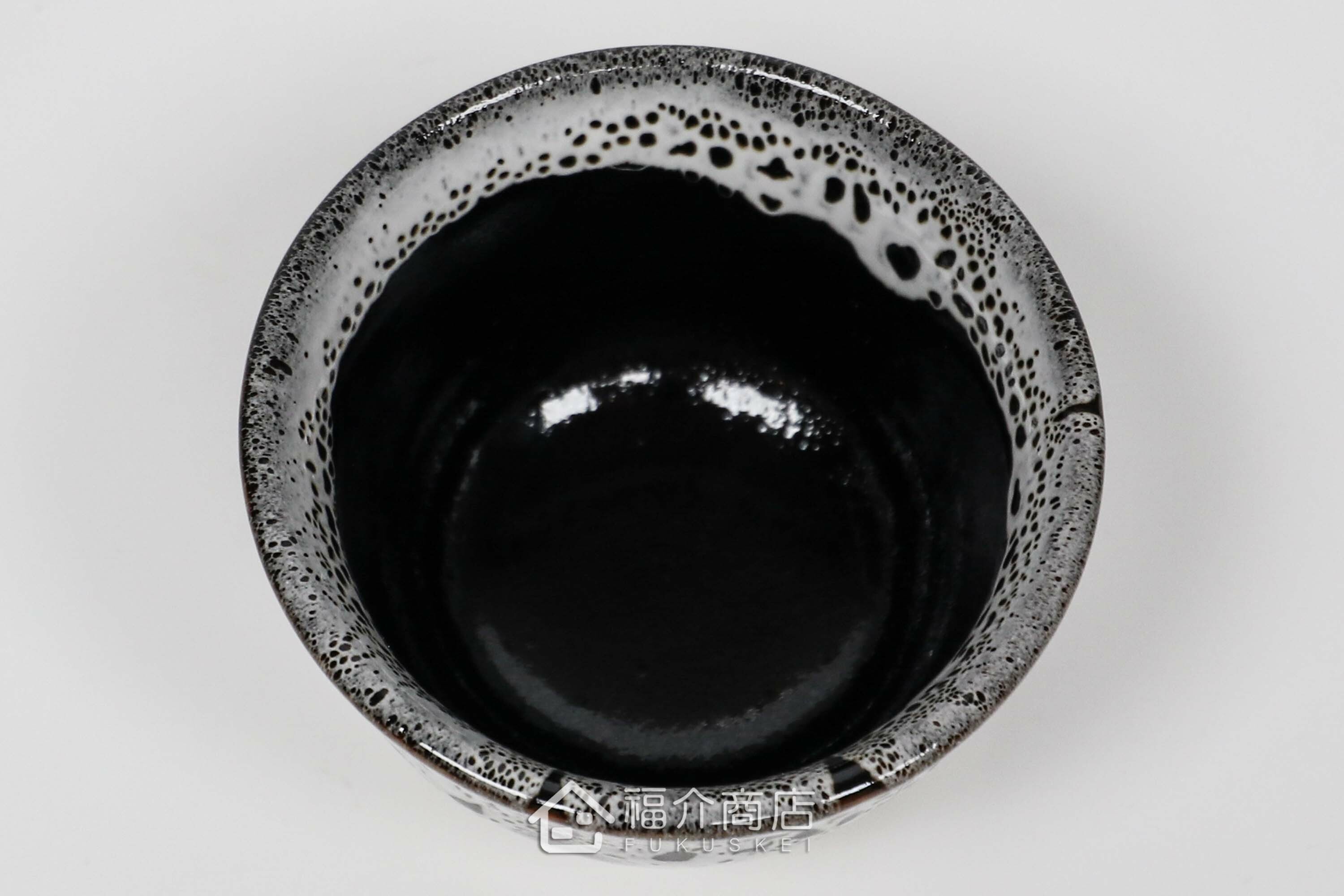 可以盛裝清酒或飲料的黑白造型小酒杯