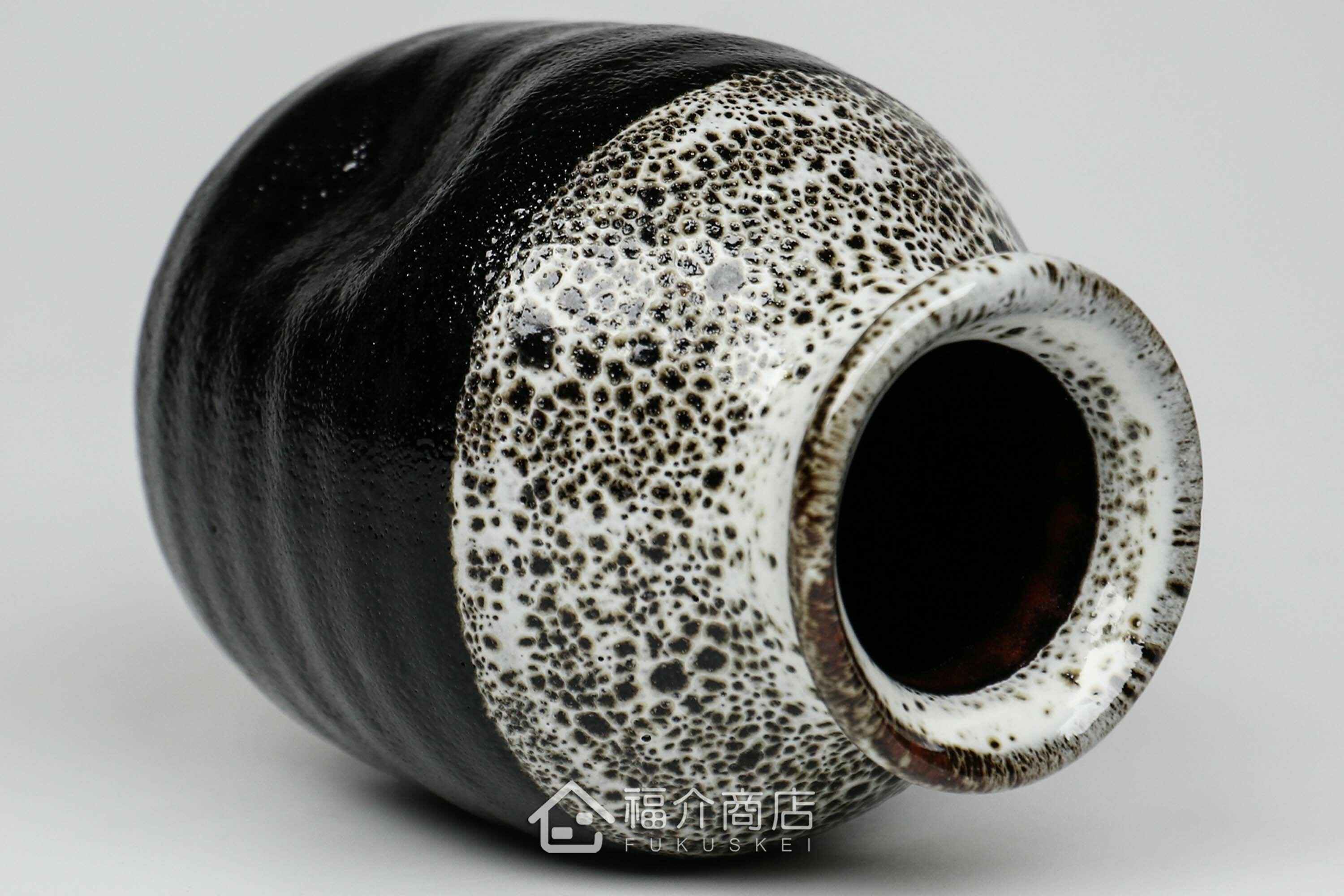 可以盛裝清酒或飲料的黑白造型清酒壺