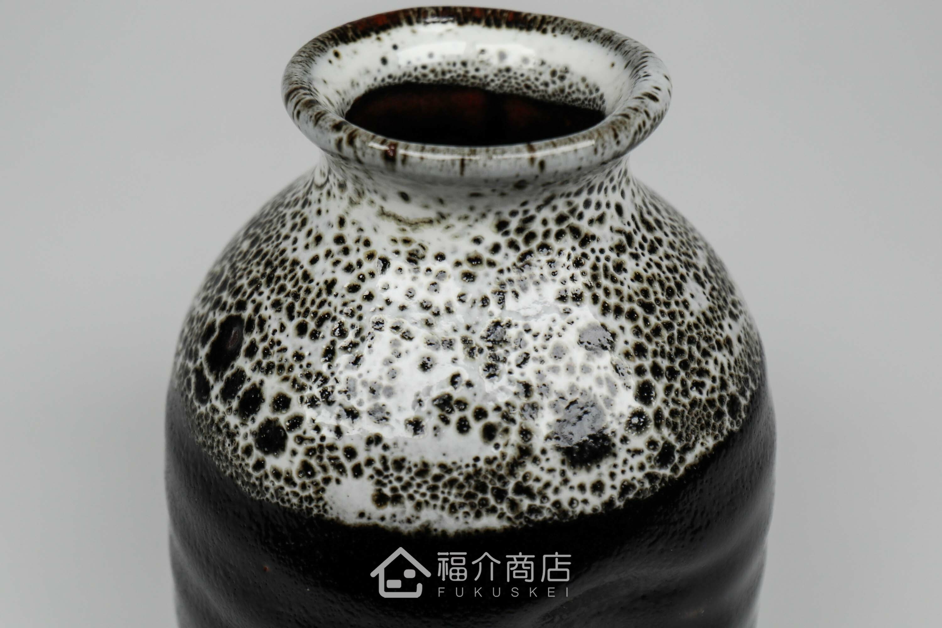 可以盛裝清酒或飲料的黑白造型清酒壺