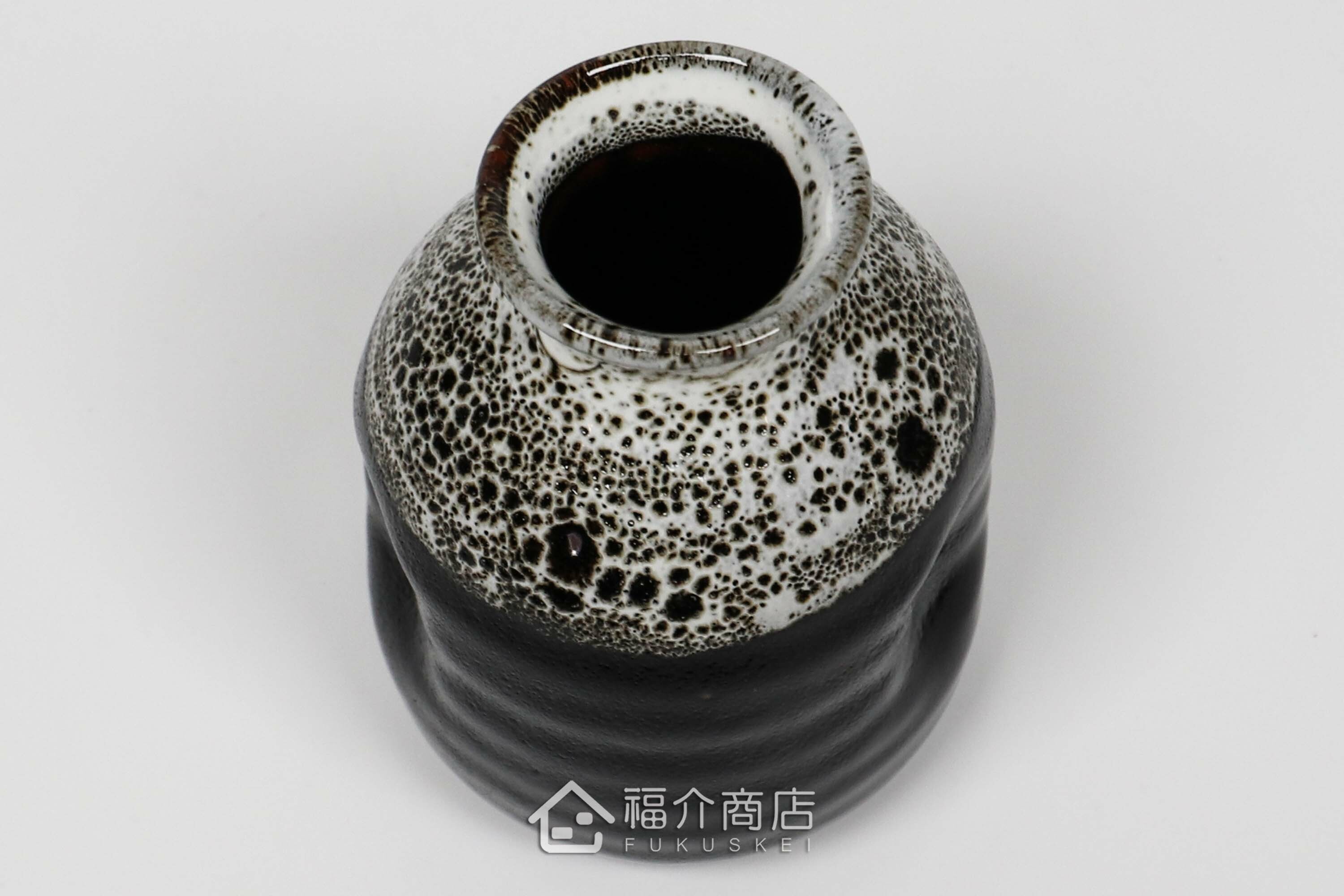 可以盛裝清酒或飲料的黑白造型清酒壺