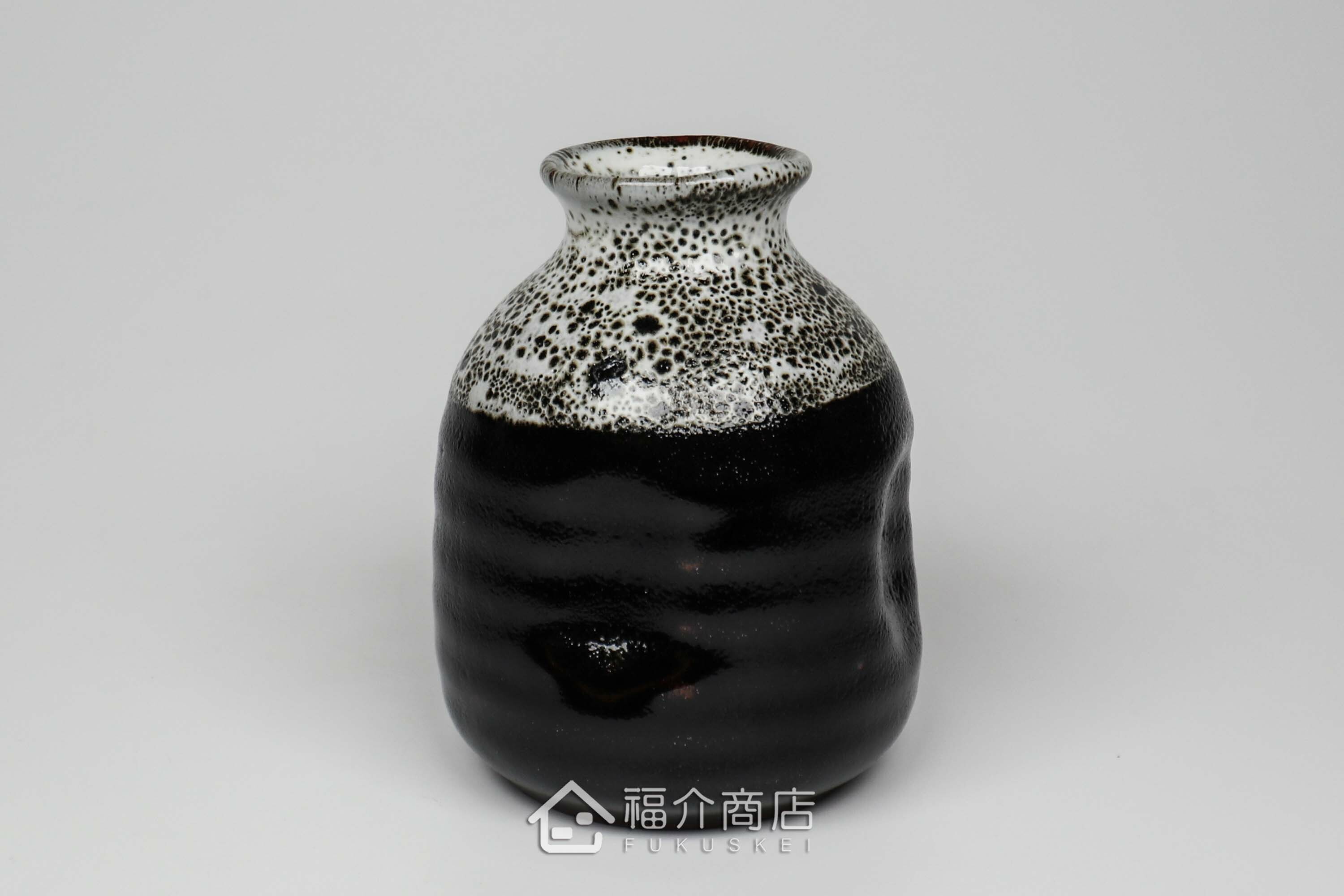 可以盛裝清酒或飲料的黑白造型清酒壺