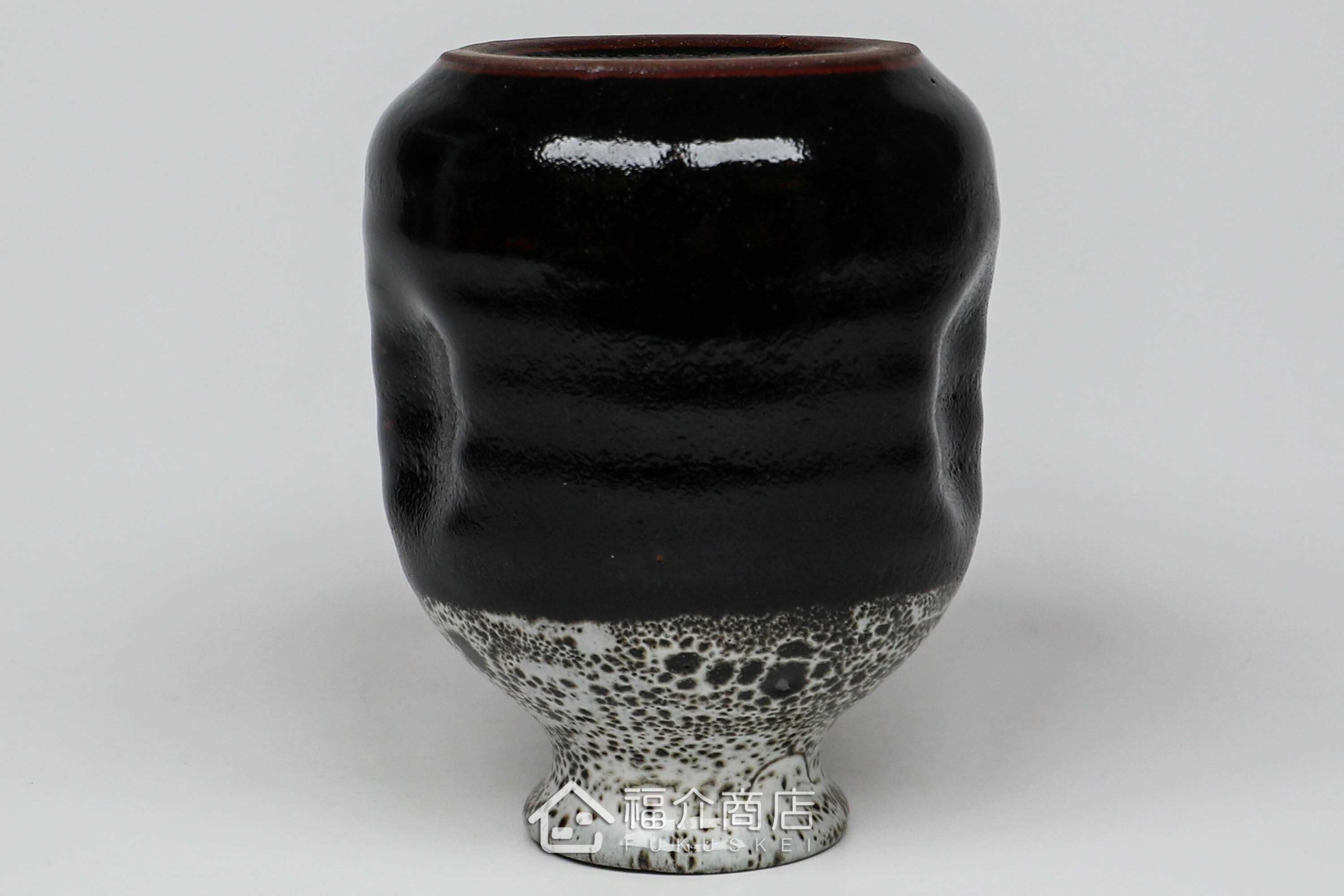 可以盛裝清酒或飲料的黑白造型清酒壺