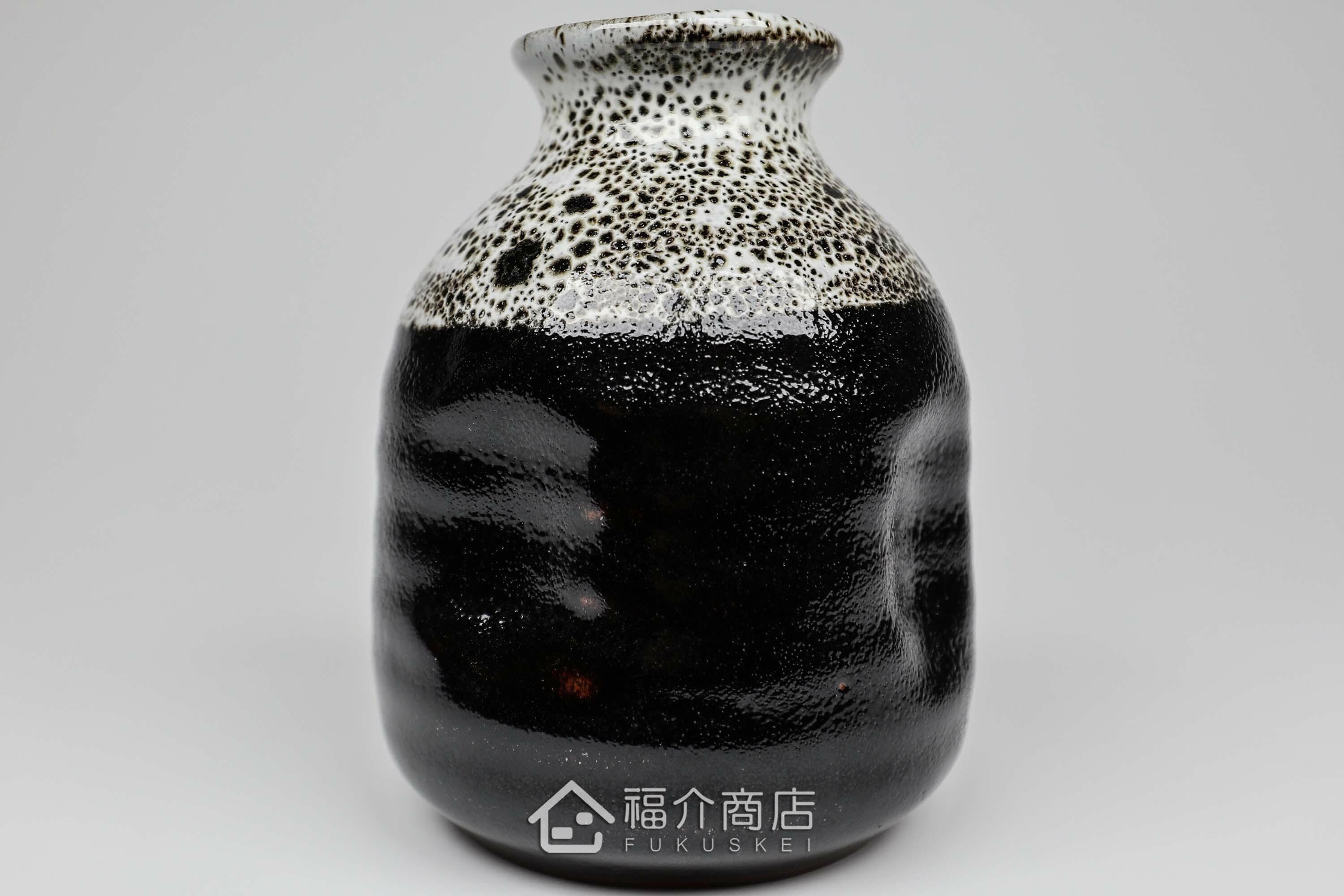 可以盛裝清酒或飲料的黑白造型清酒壺