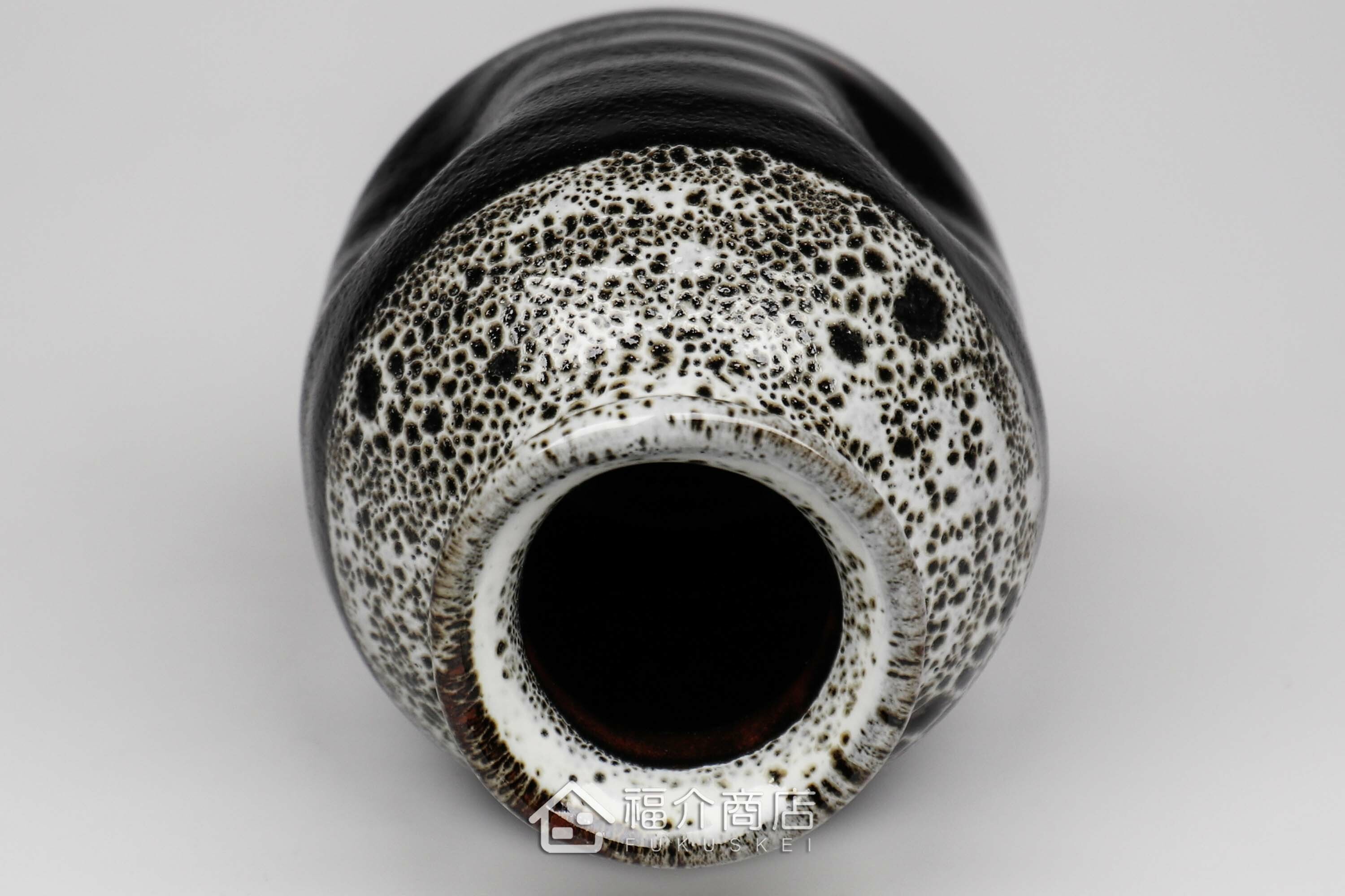 可以盛裝清酒或飲料的黑白造型清酒壺
