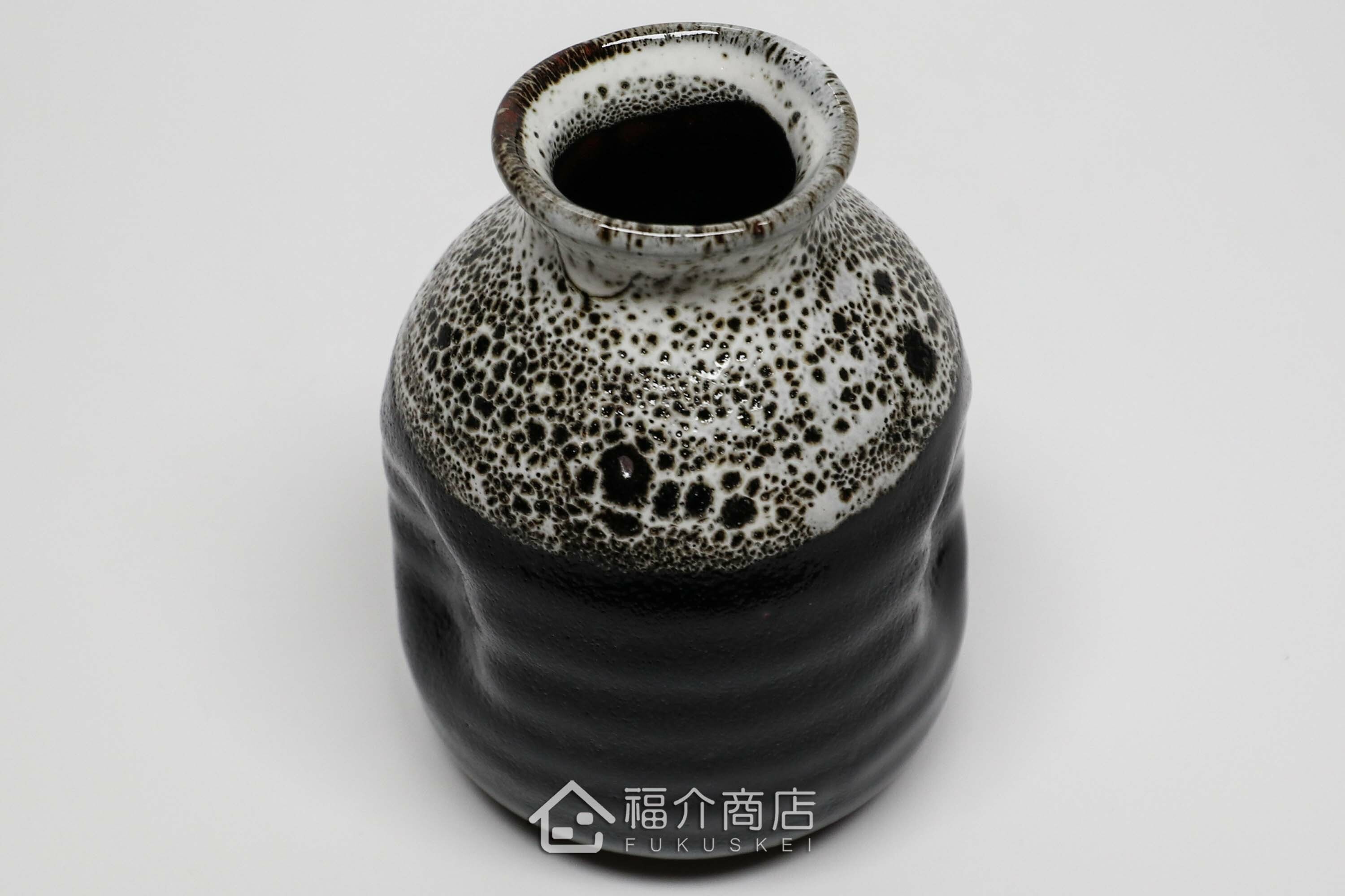 可以盛裝清酒或飲料的黑白造型清酒壺