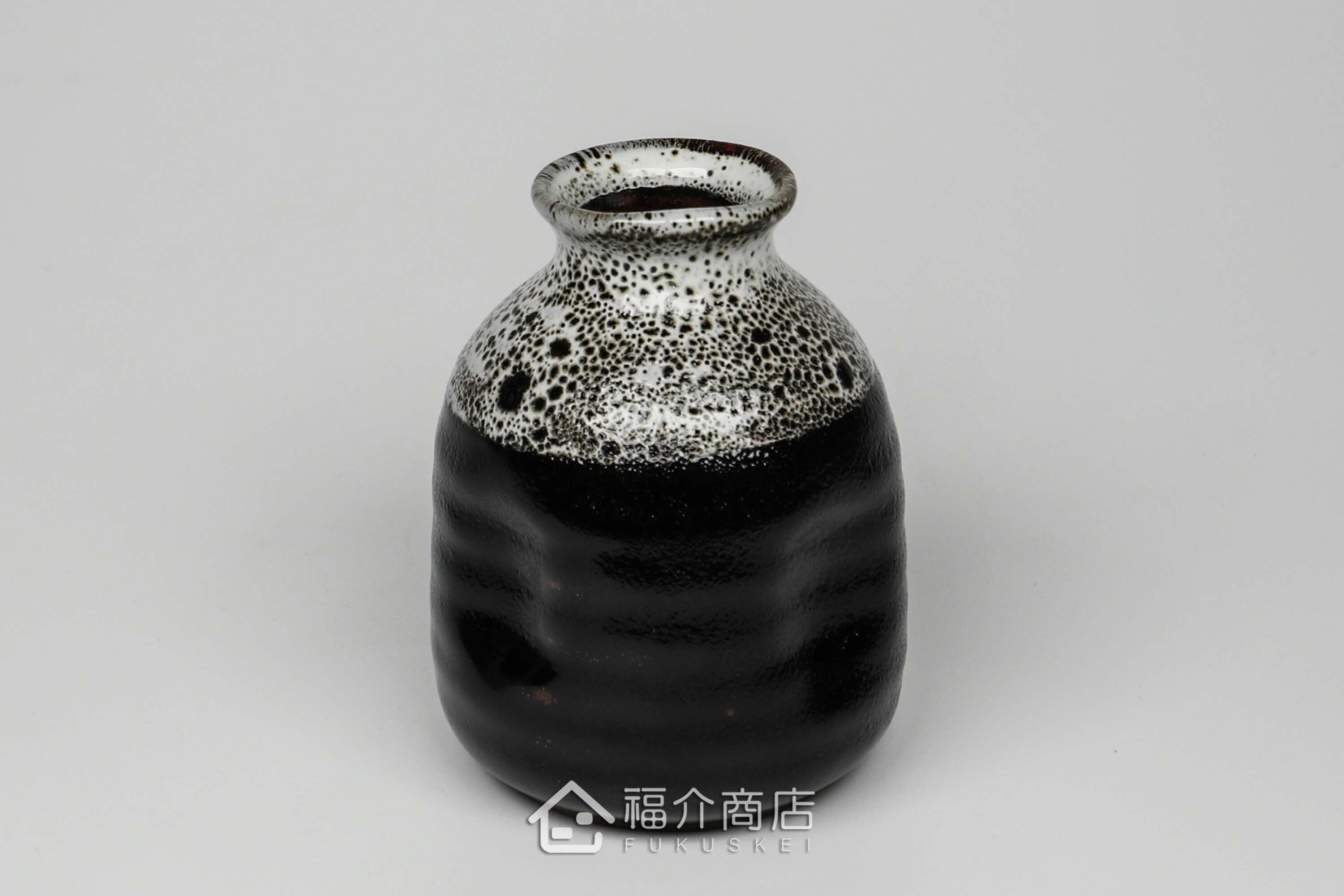 可以盛裝清酒或飲料的黑白造型清酒壺