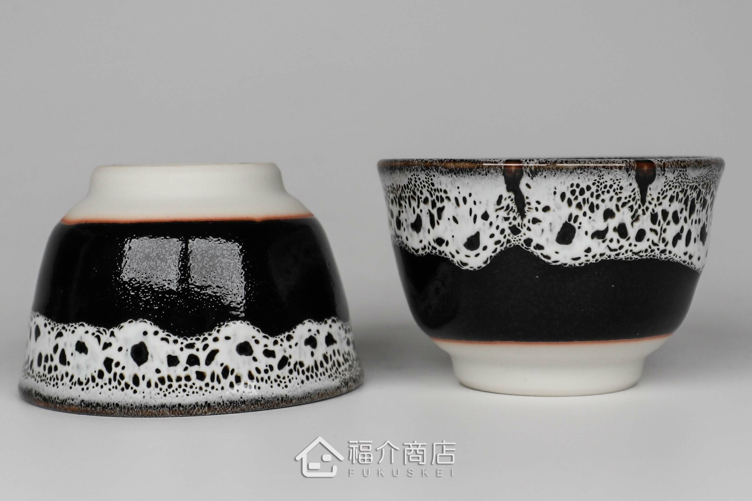 可以盛裝清酒或飲料的黑白造型小酒杯