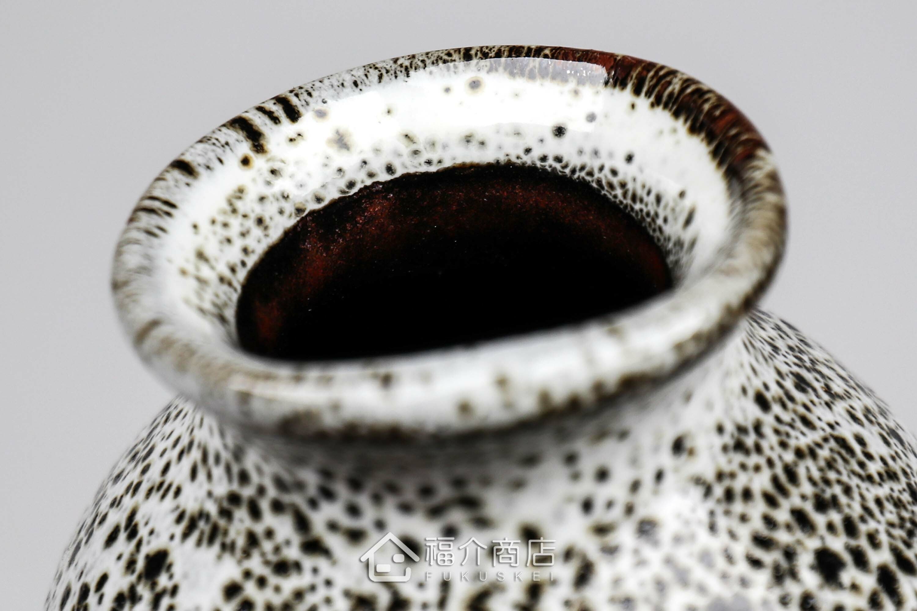 可以盛裝清酒或飲料的黑白造型清酒壺