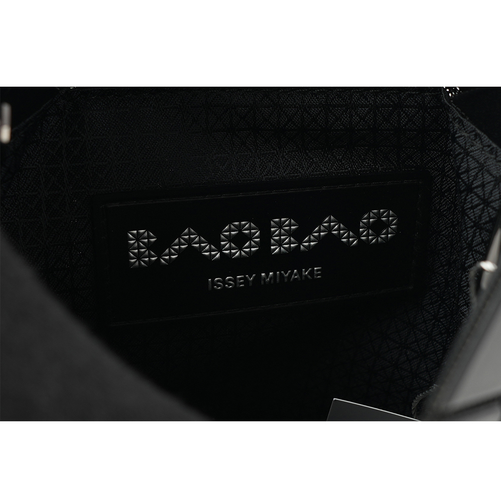 【ISSEY MIYAKE三宅一生】BAO BAO Prism 5x4 霧面斜背包(啞光黑) AG506 16