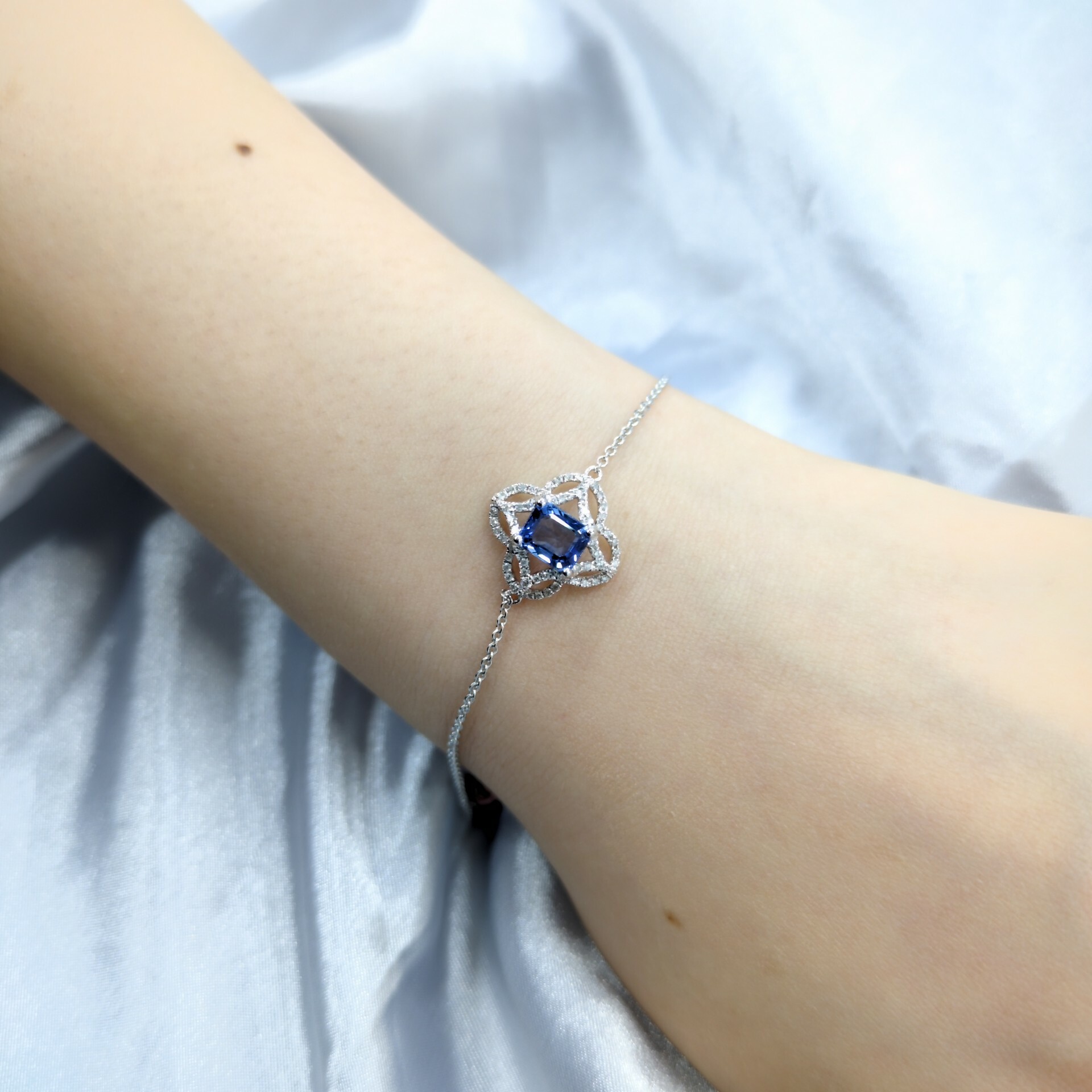 18K White Gold 1.15ct Sapphire and Diamond Bracelet