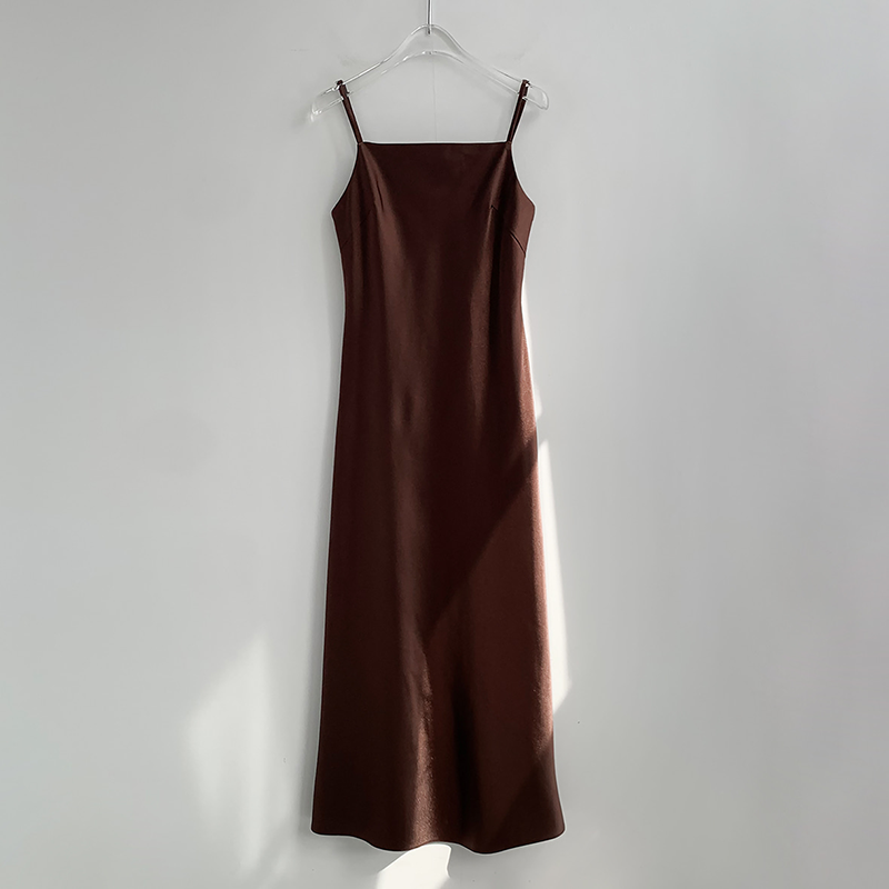 [現貨] 緞面優雅吊帶洋裝 [ 棕色 / Free ]