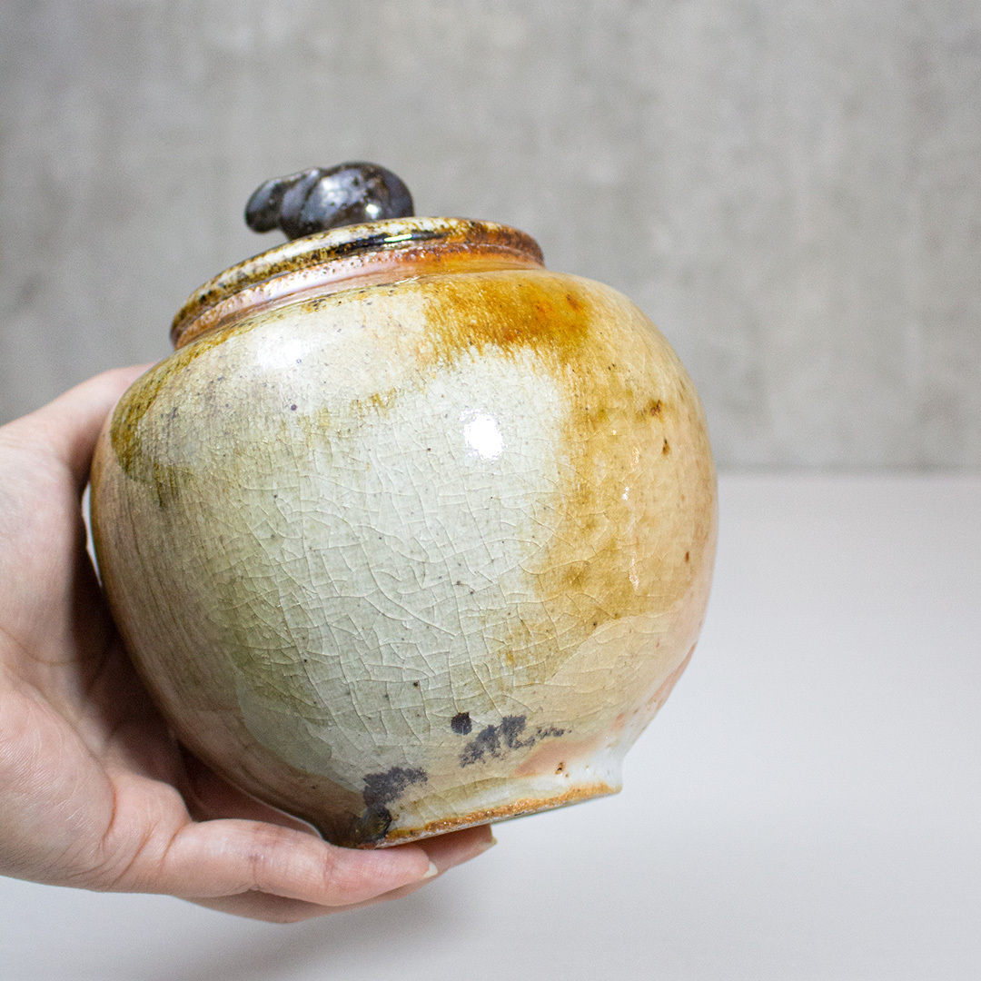 兔把圓潤柴燒茶葉罐