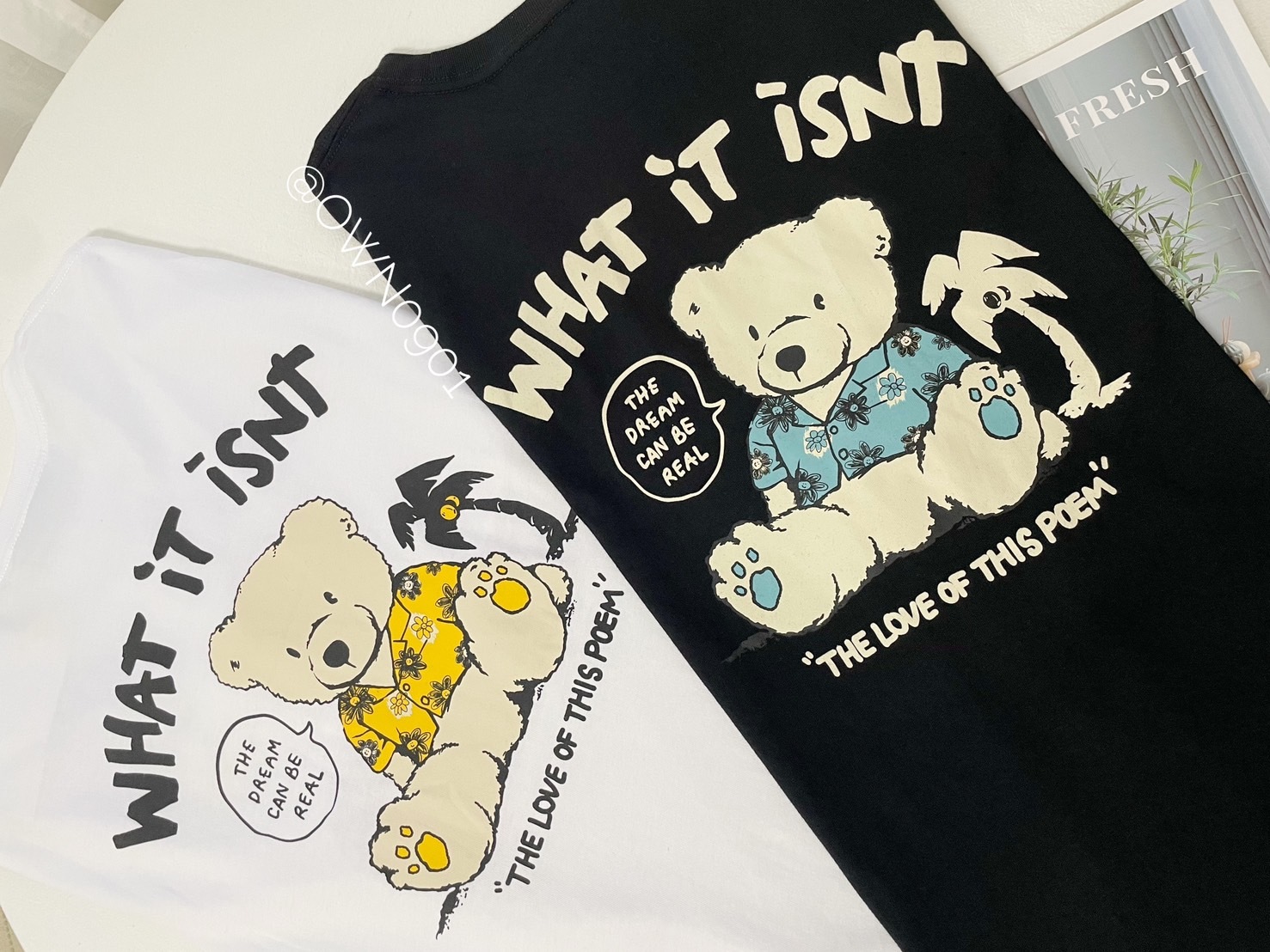 【OWN】WHATITISNT 小飛人 泰迪熊 涼感 短袖上衣 男女同款 24SS 春夏新品 白色 黑色