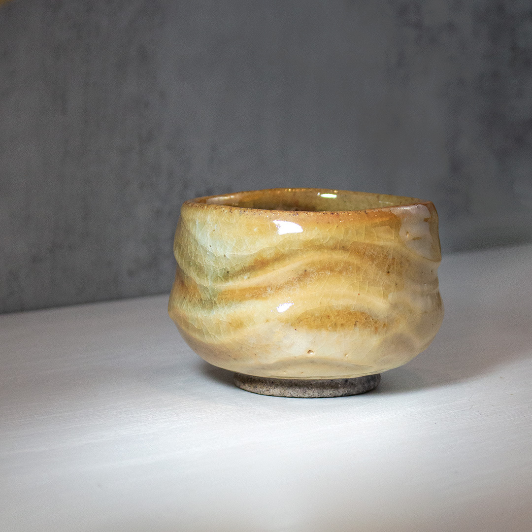 金凝波紋小茶碗