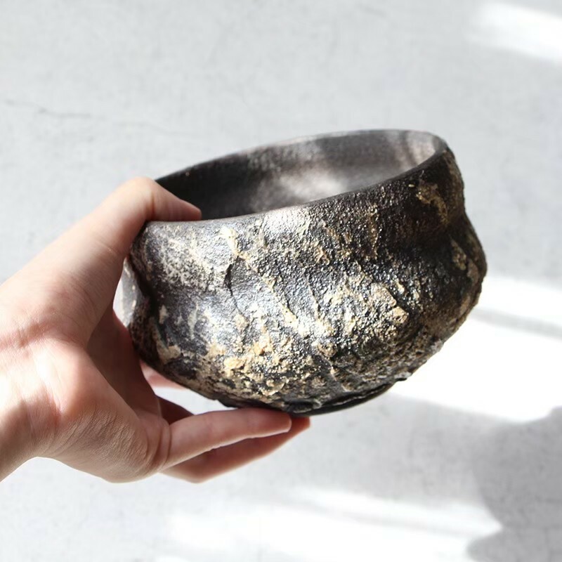 岩礦黑韻柴燒茶碗