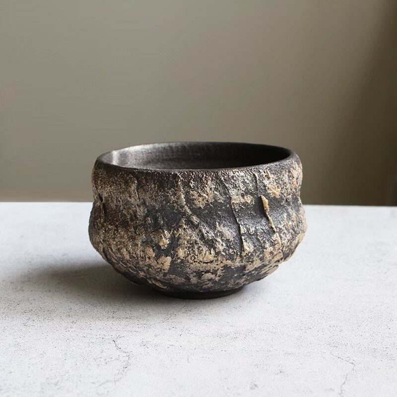 岩礦黑韻柴燒茶碗