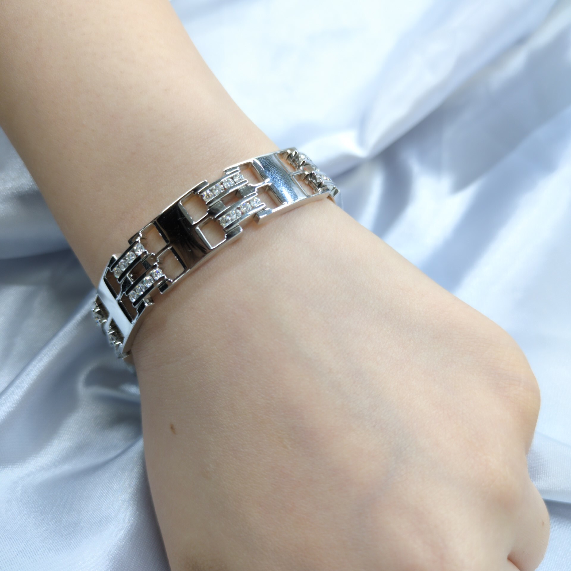 18K White Gold 1.92ct Diamond Bracelet