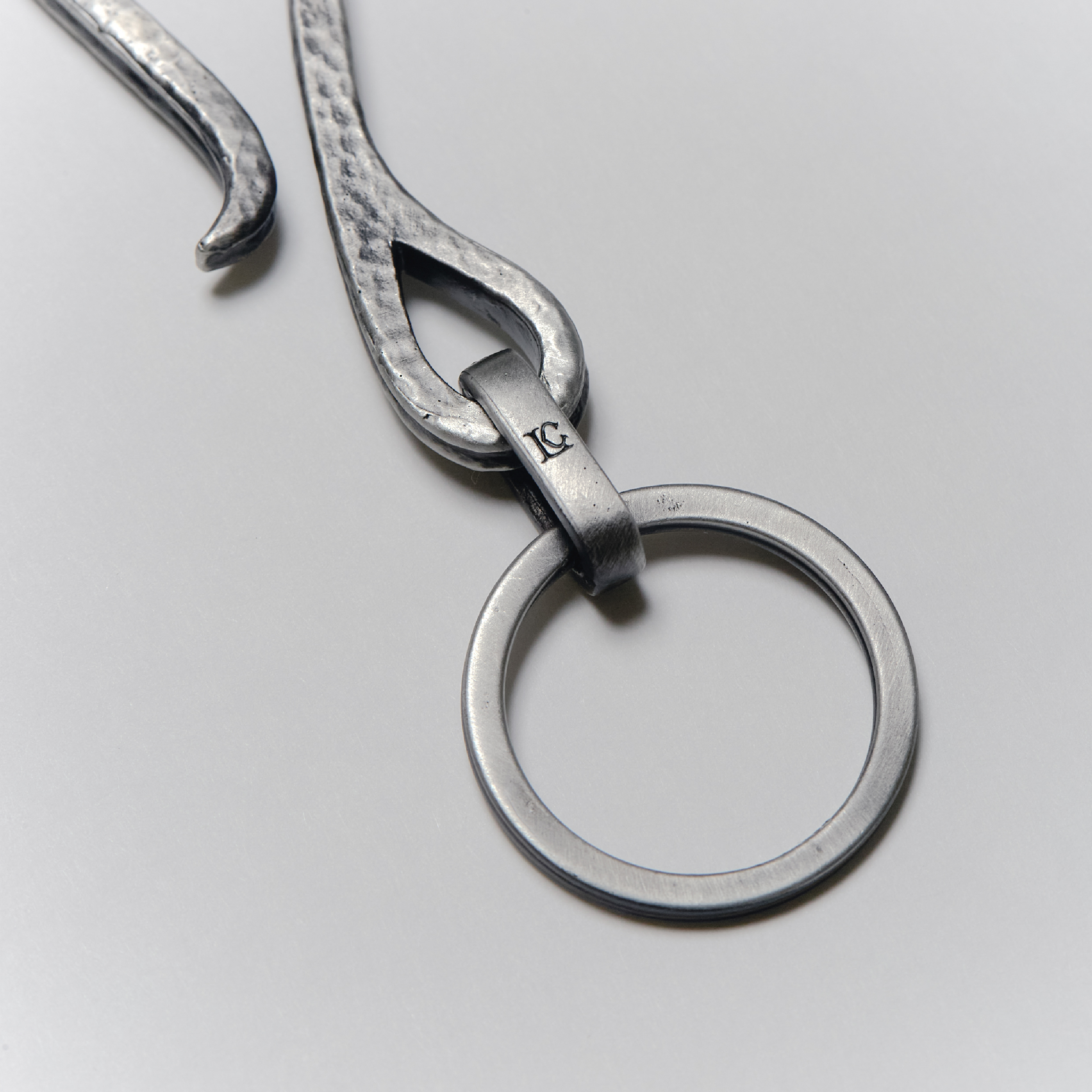 Liam Conner Distressed Keychain 敲打做舊 鑰匙勾