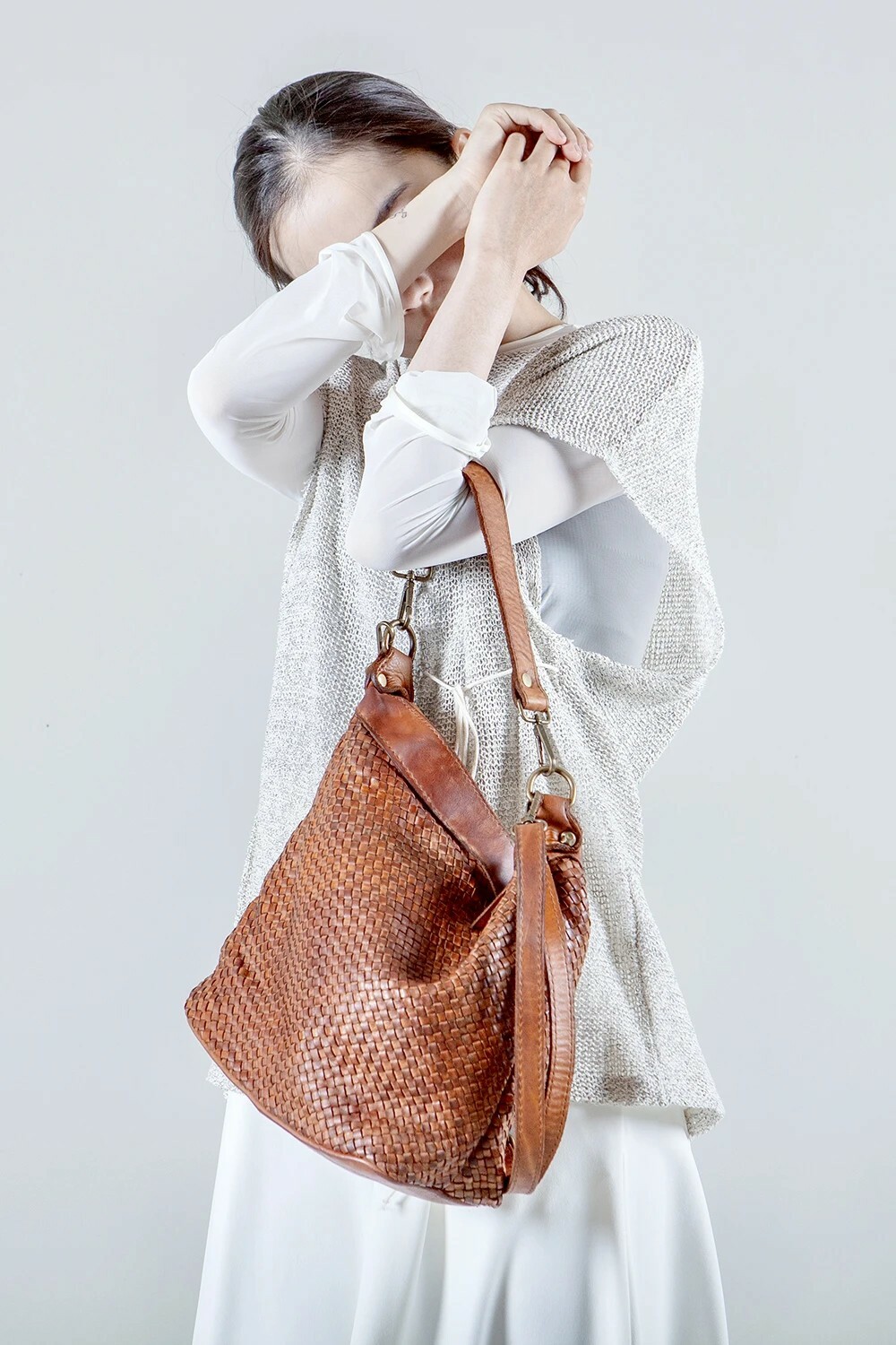 Astrid 編織中型水桶包 棕色