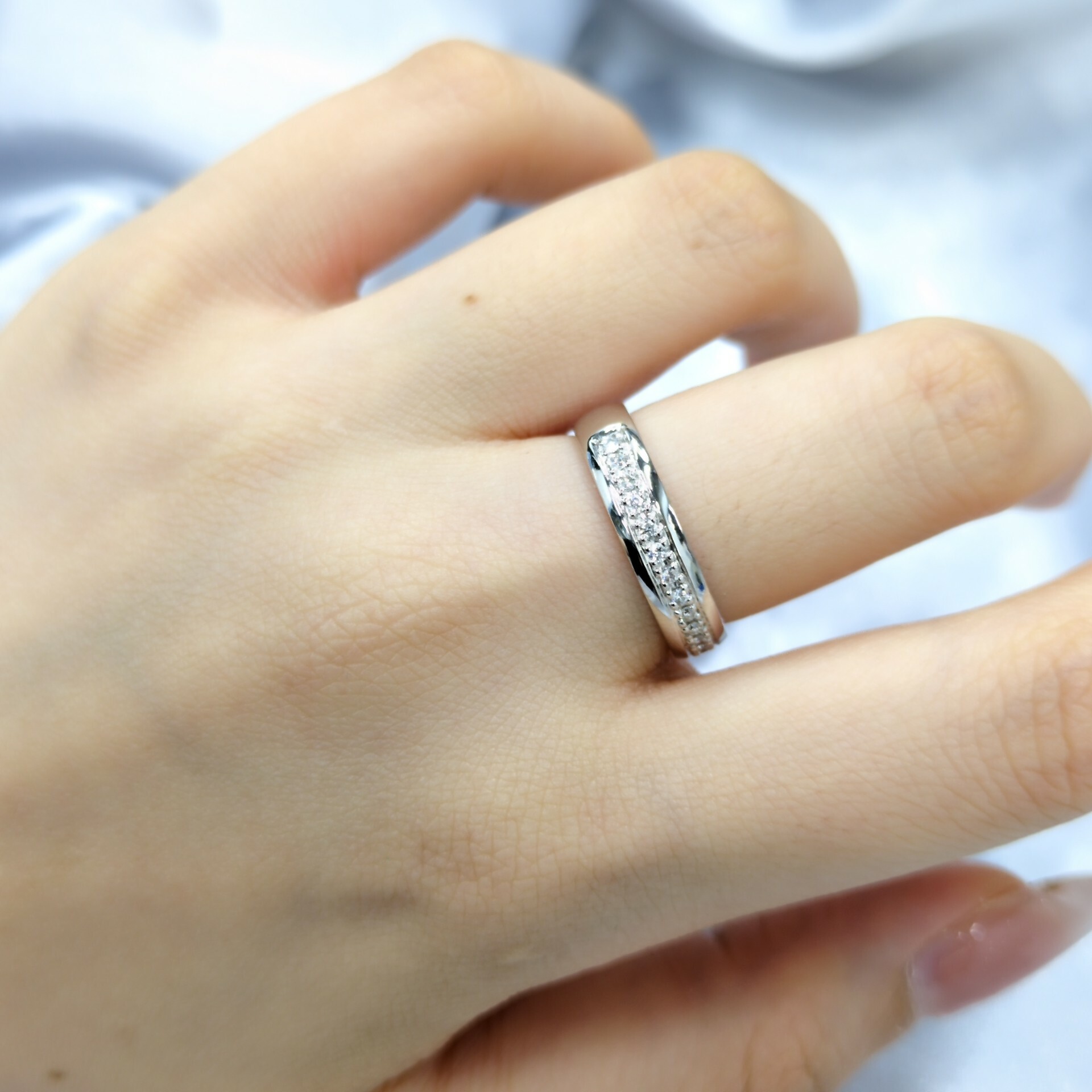 18K White Gold 0.13ct Diamond Ring