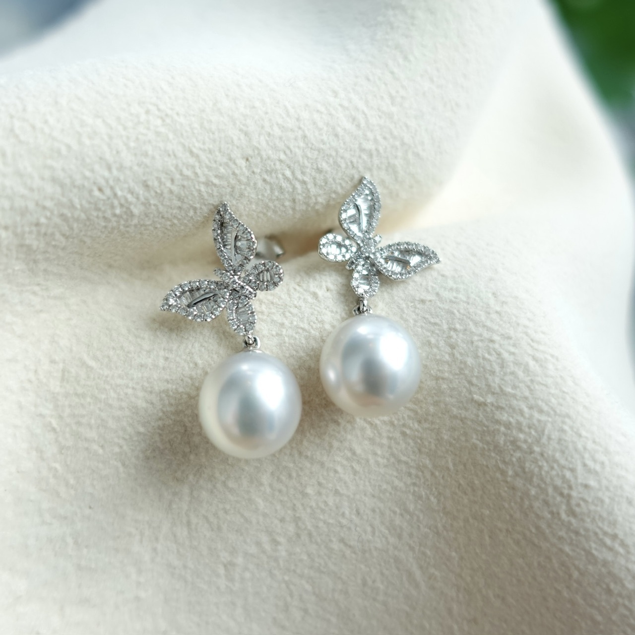 18K金澳白珍珠鑽石耳釘 (10mm)