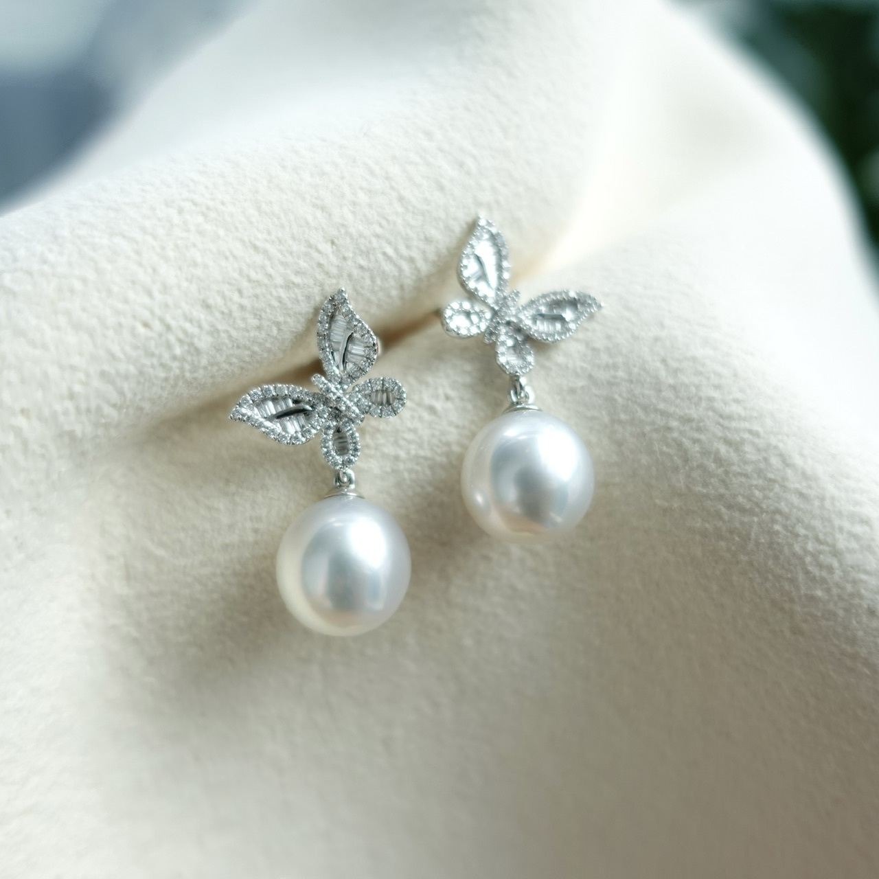 18K金澳白珍珠鑽石耳釘 (10mm)