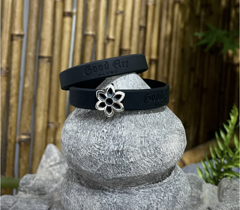 RUBBER BISCUIT | CUT OUT ROSETTE