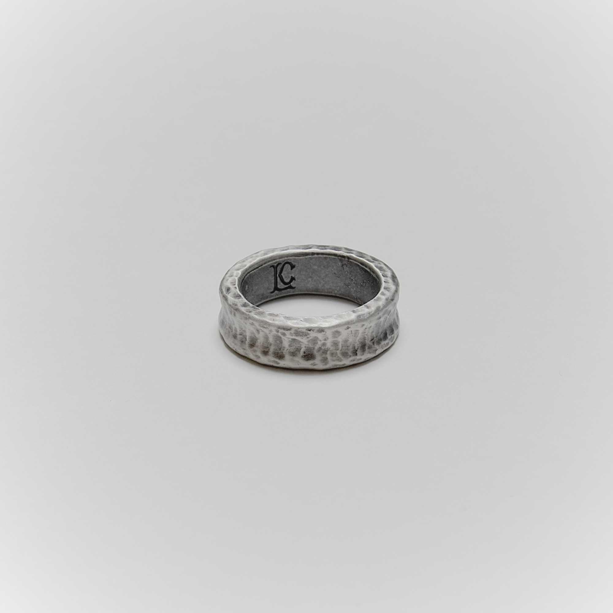 Liam Conner / 敲打做舊戒指 (細) #001-R01