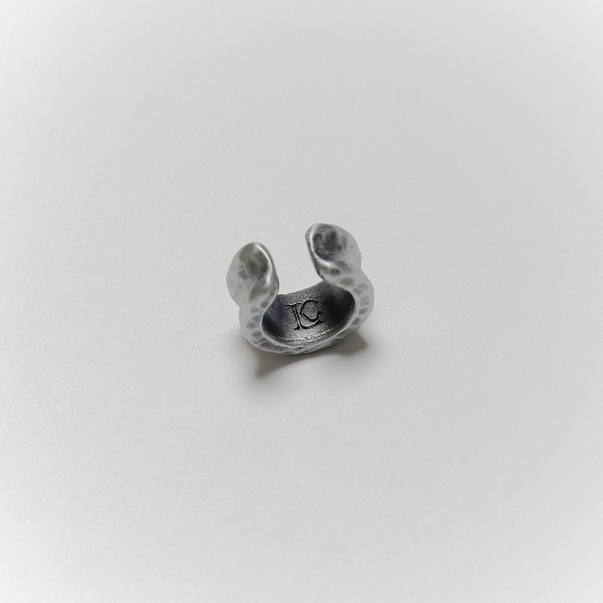 Liam Conner / 敲打做舊耳扣 #001-E01