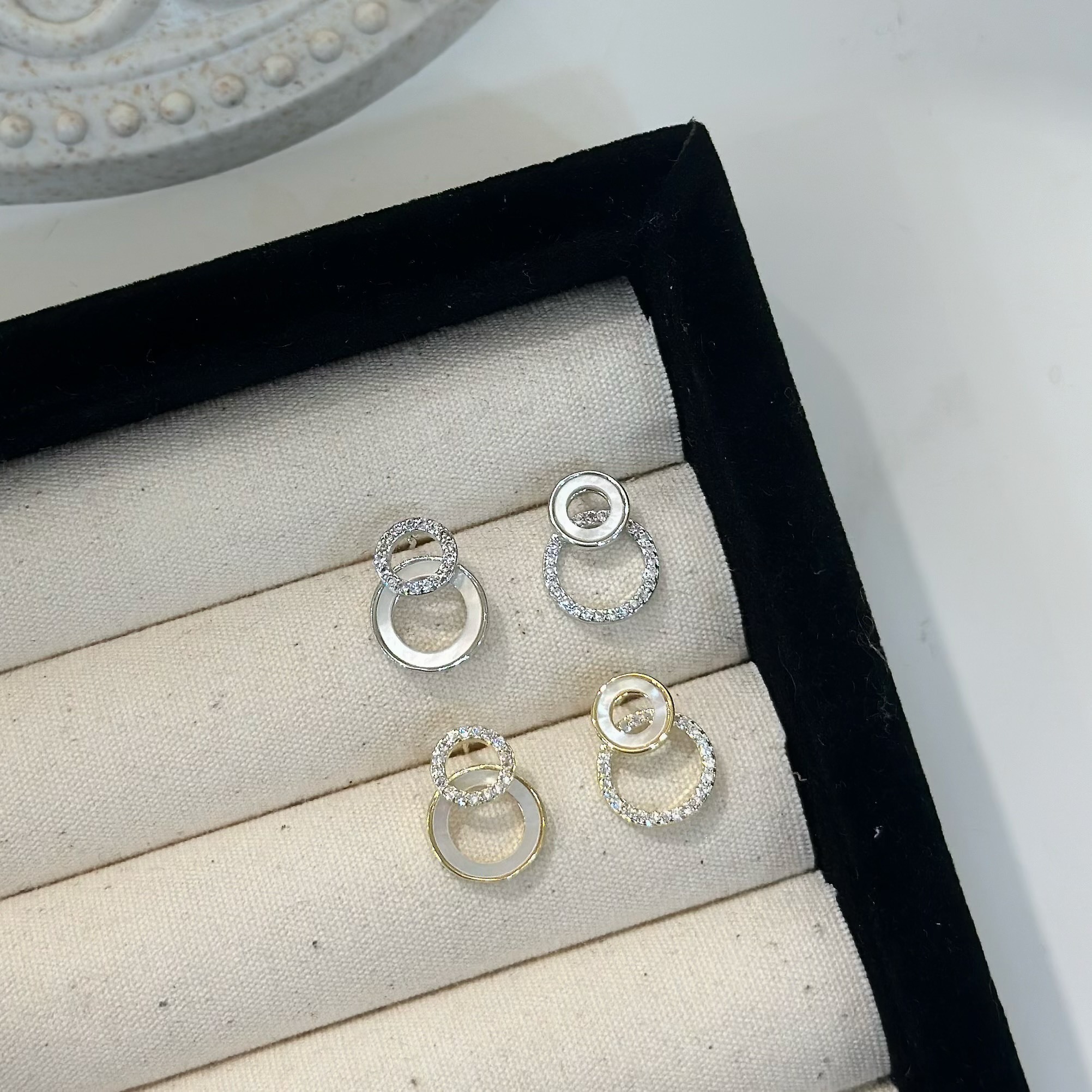 S02白貝排鑽圓形耳貼