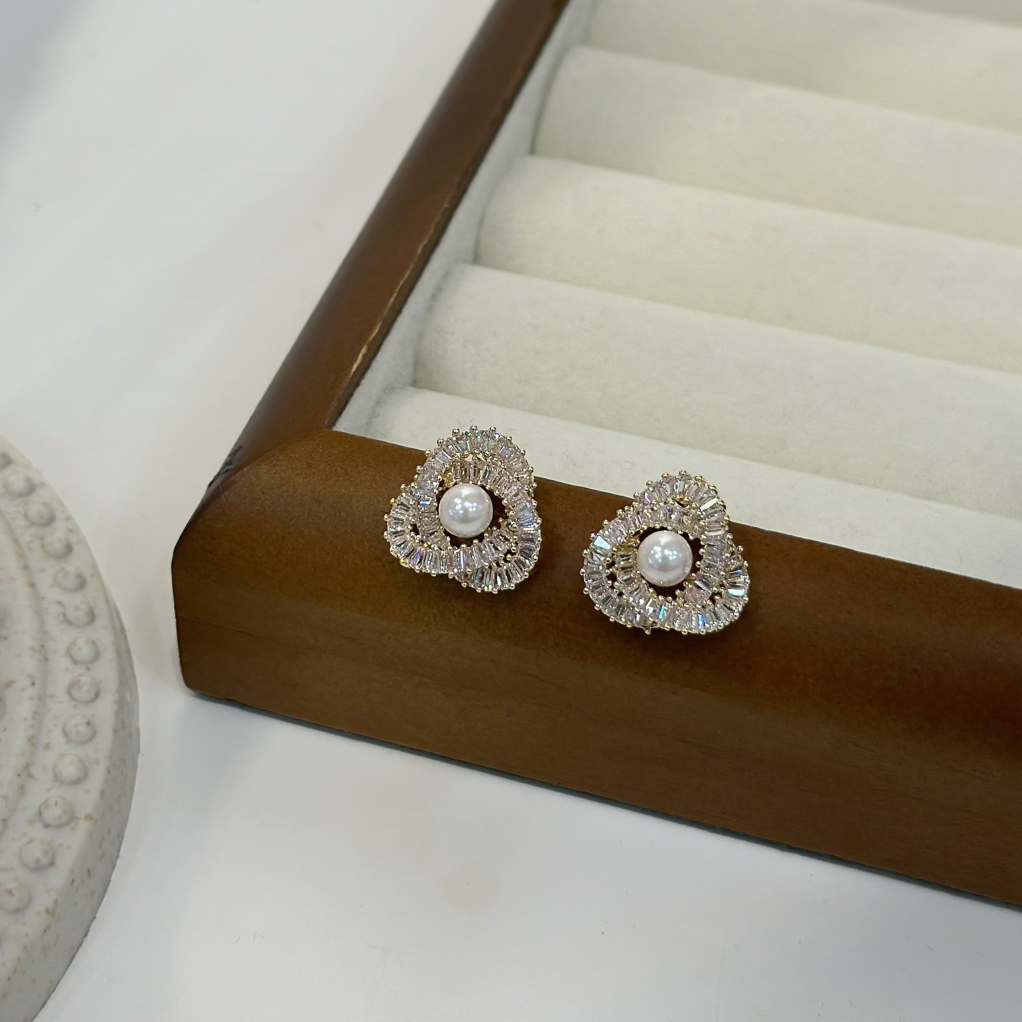 S34鋯石交叉三角珍珠耳貼