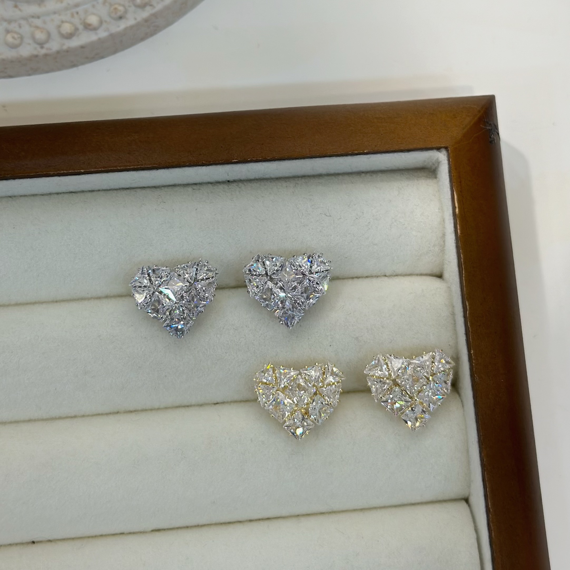 B43滿鑽愛心耳貼