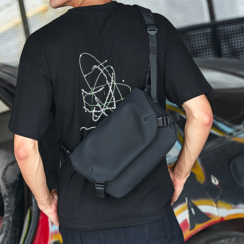 Piccoloo│ 無印風文青雙扣郵差包