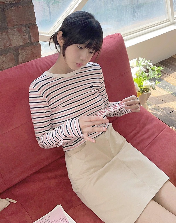 預訂｜MUAHMUAH LOGO STRIPE CROP LONG SLEEVE (2 COLOR)