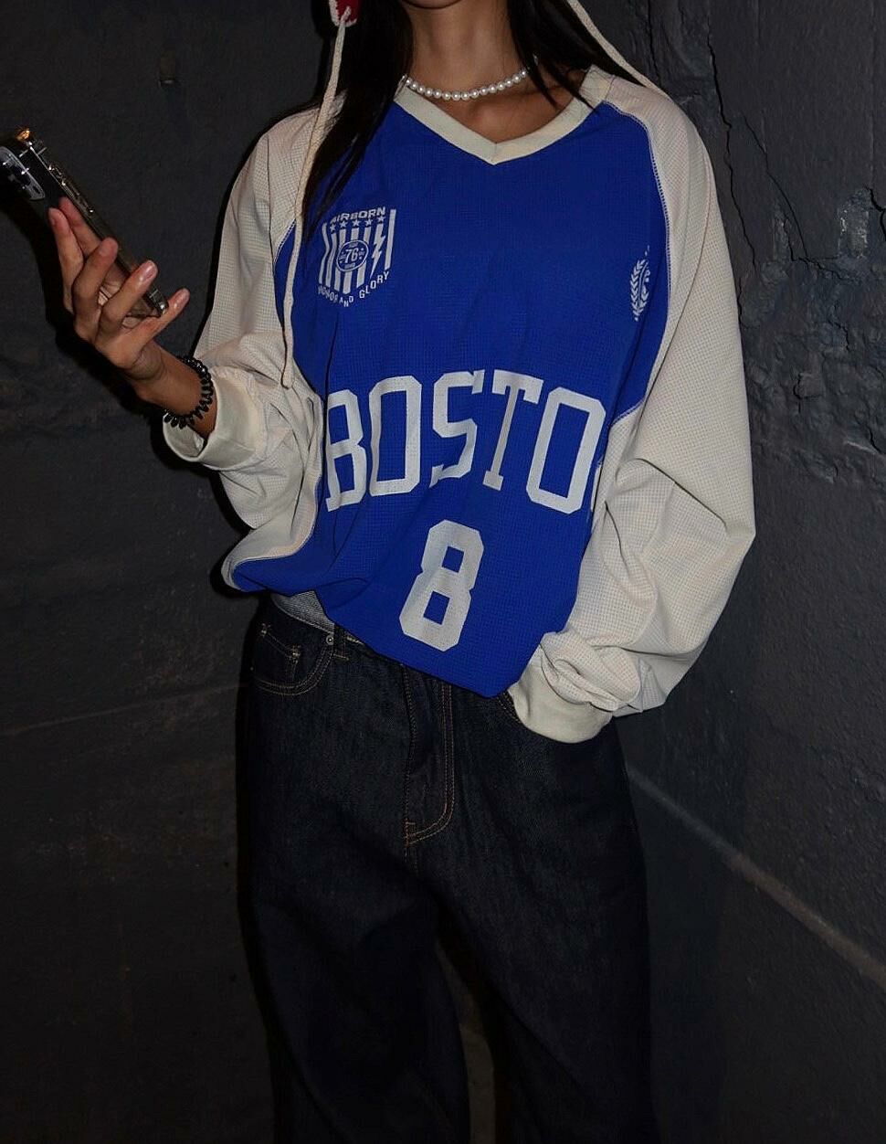 V領拼色英文字圖案長袖衫 DEAN-010T