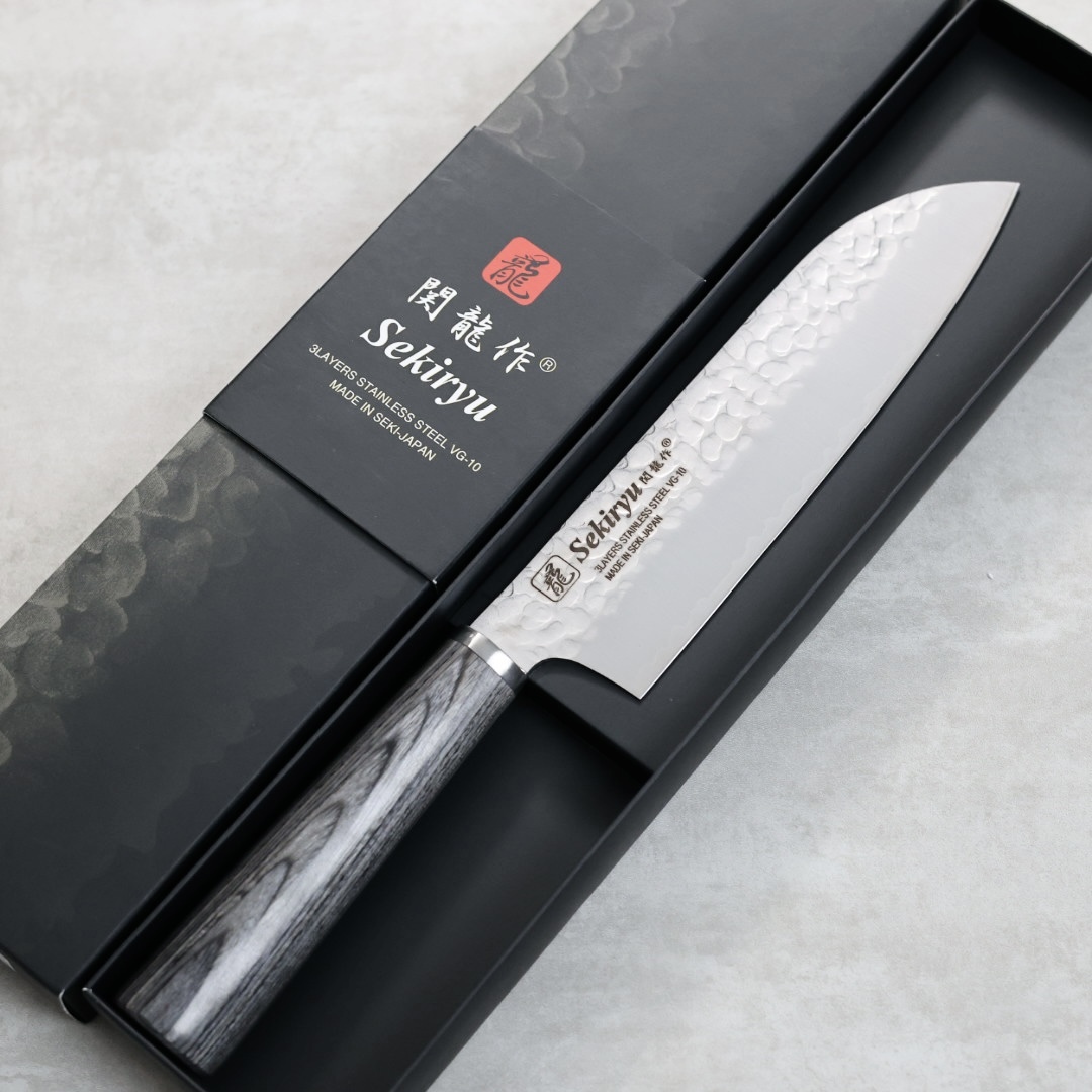 関龍作 三德 165mm VG10鋼 鎚目