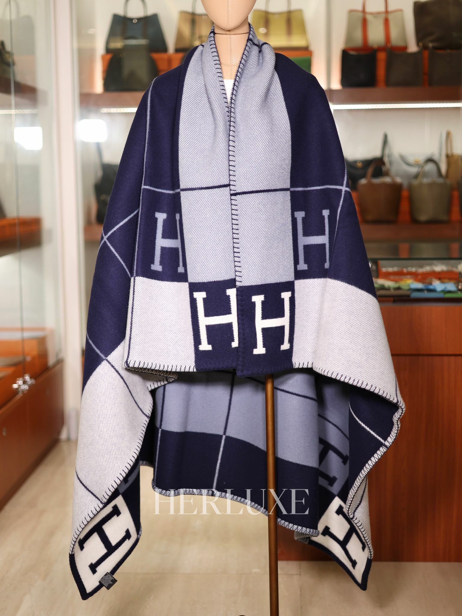 Avalon III throw blanket in jacquard woven wood & cashmere ecru / caban au