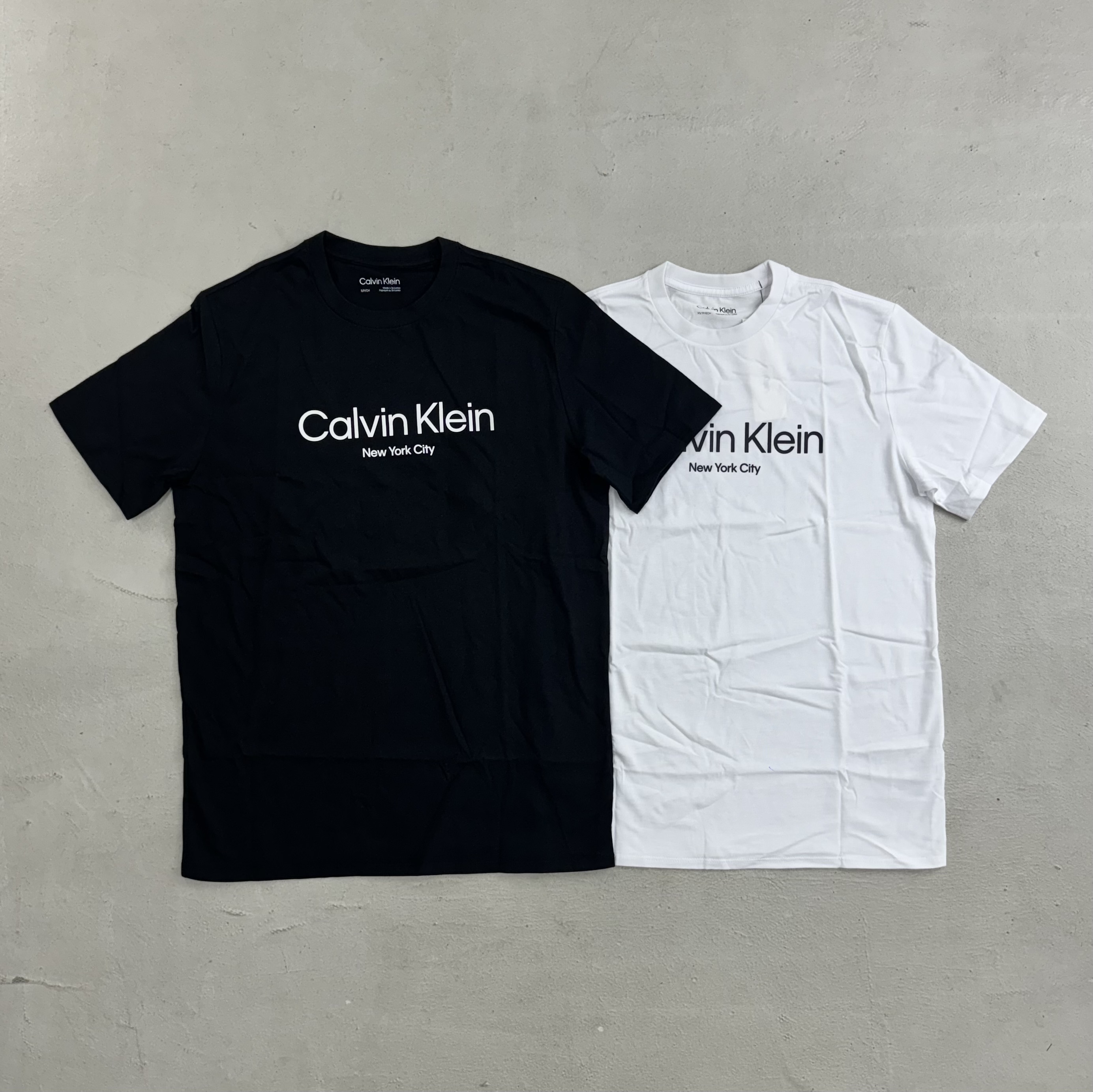 Calvin Klein 紐約立體膠印字短袖 黑/白
