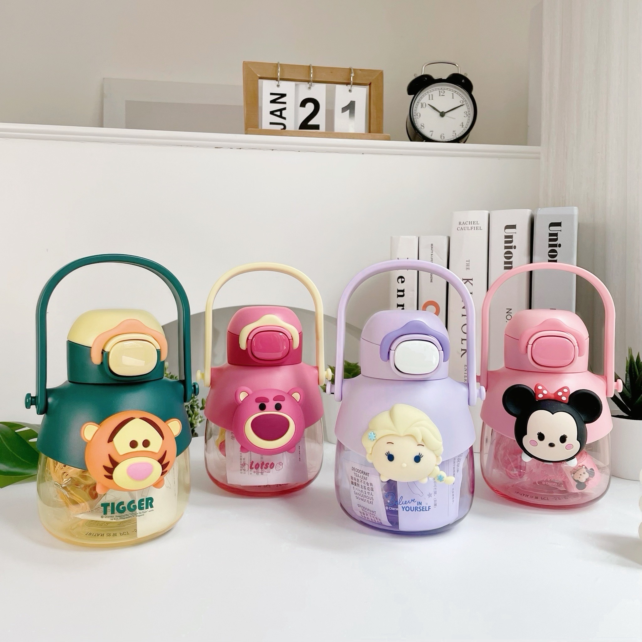 【KT USA】迪士尼兒童隨身水壺 760ml 大容量水壺 造型水瓶 耐熱水瓶 斜背水壺 熊抱哥 艾莎 跳跳虎 米妮