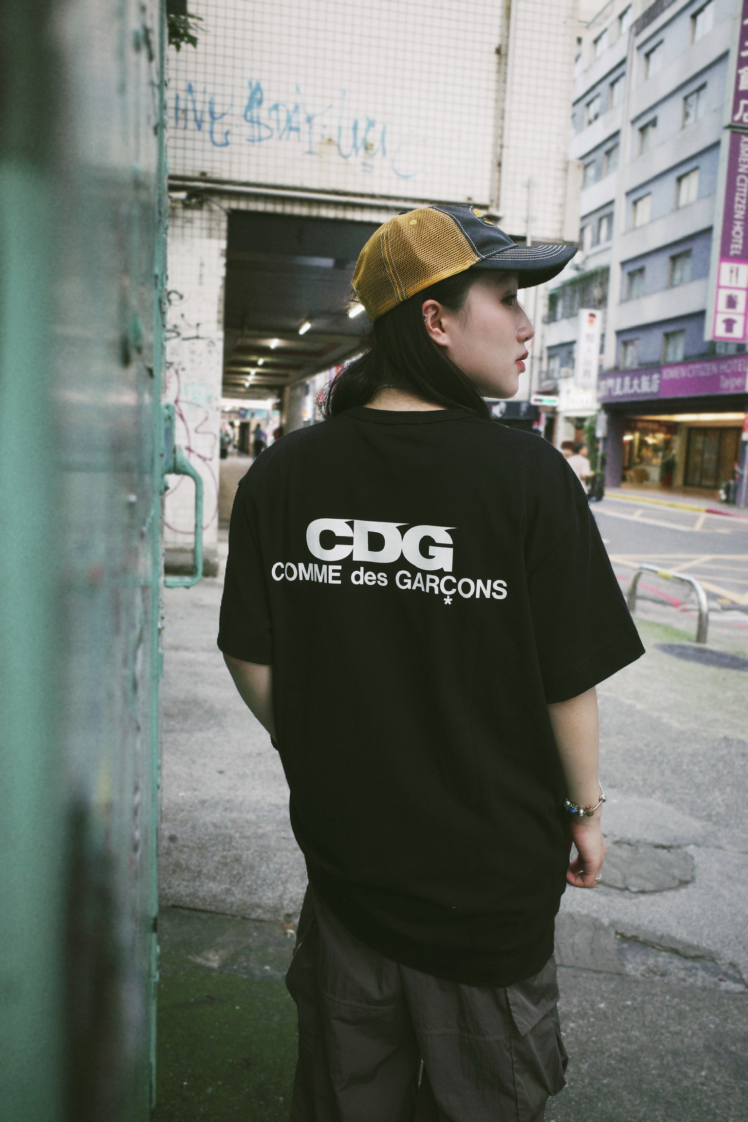 CDG 背後LOGO 短袖上衣 黑